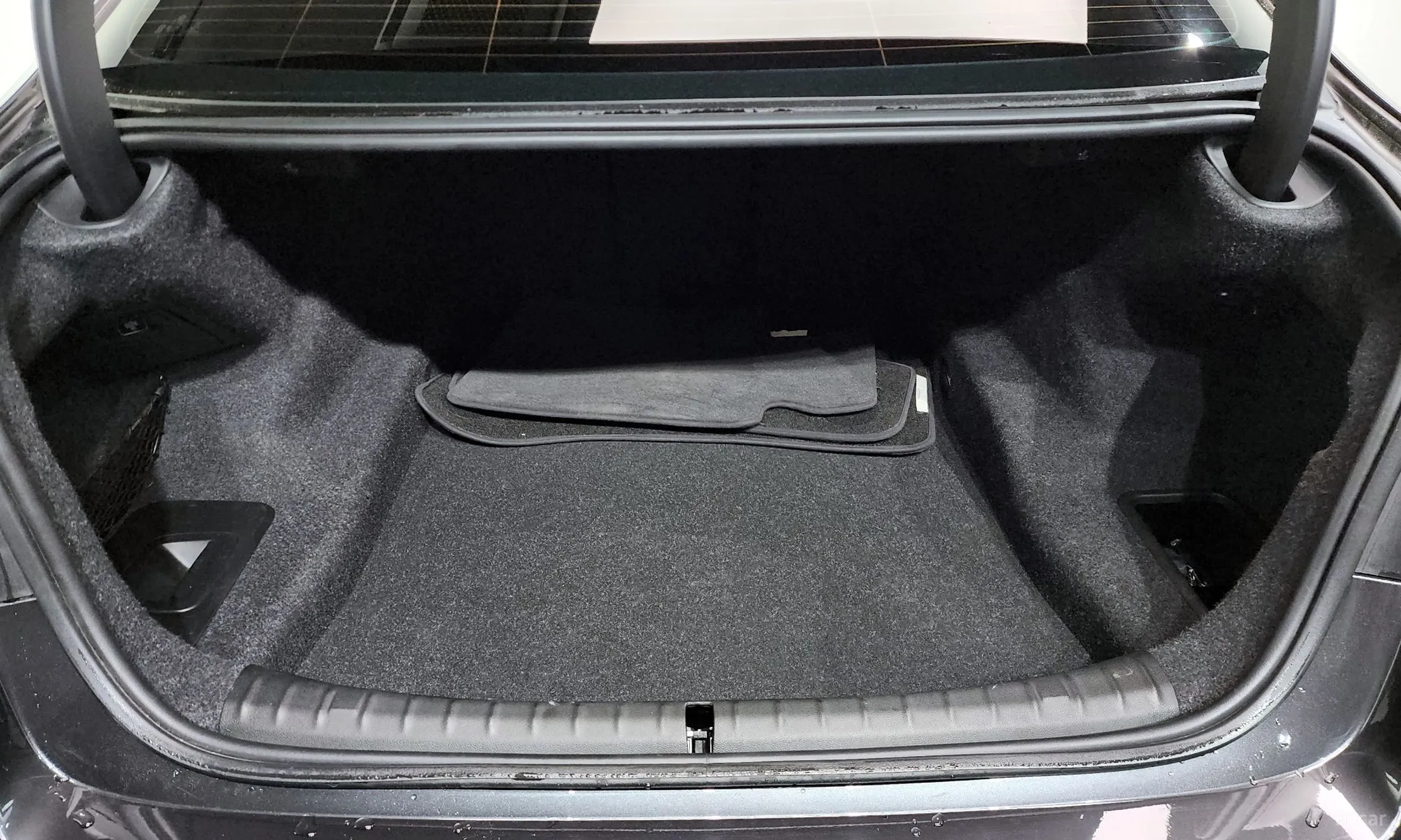 BMW 5 Series (G30) превью 20