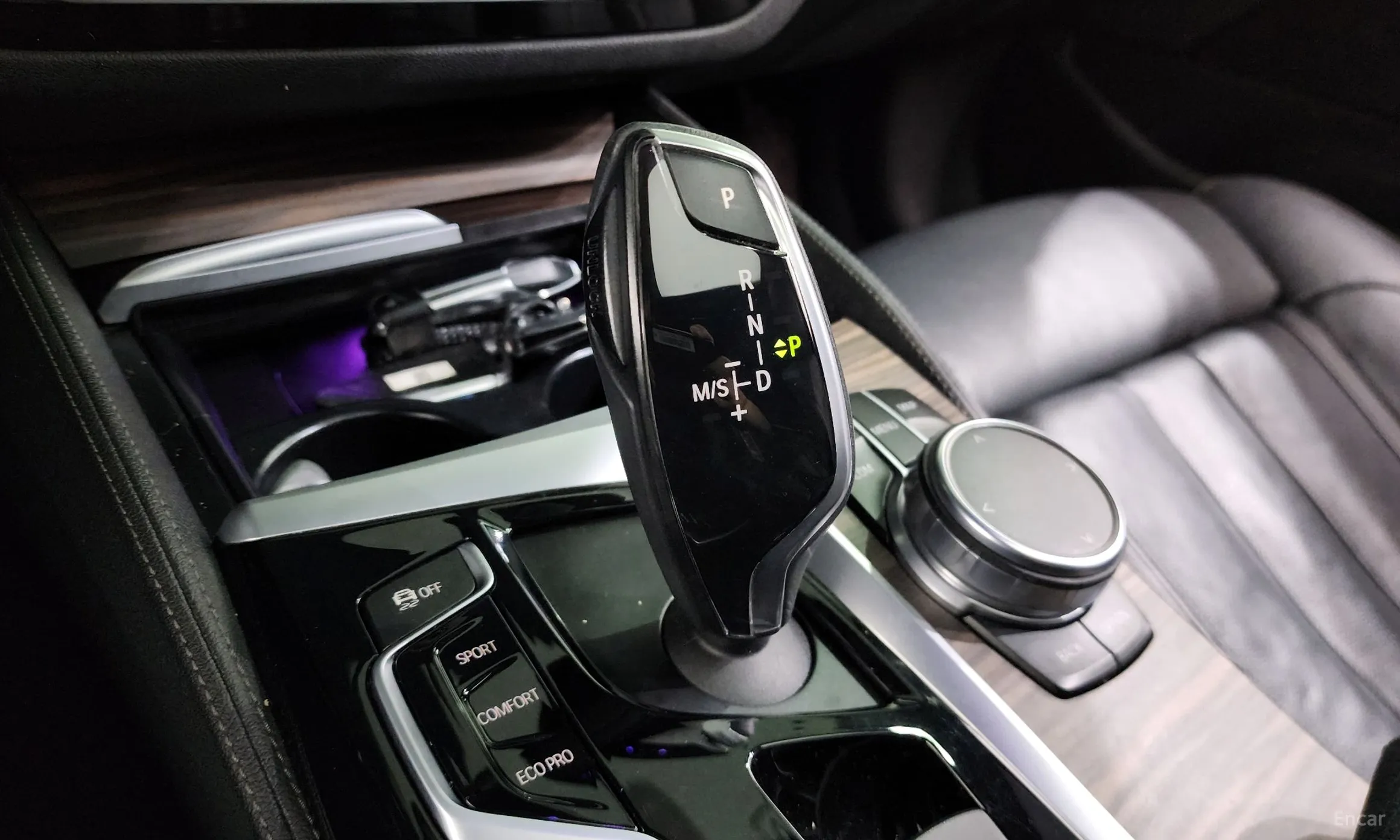 BMW 5 Series (G30) превью 9