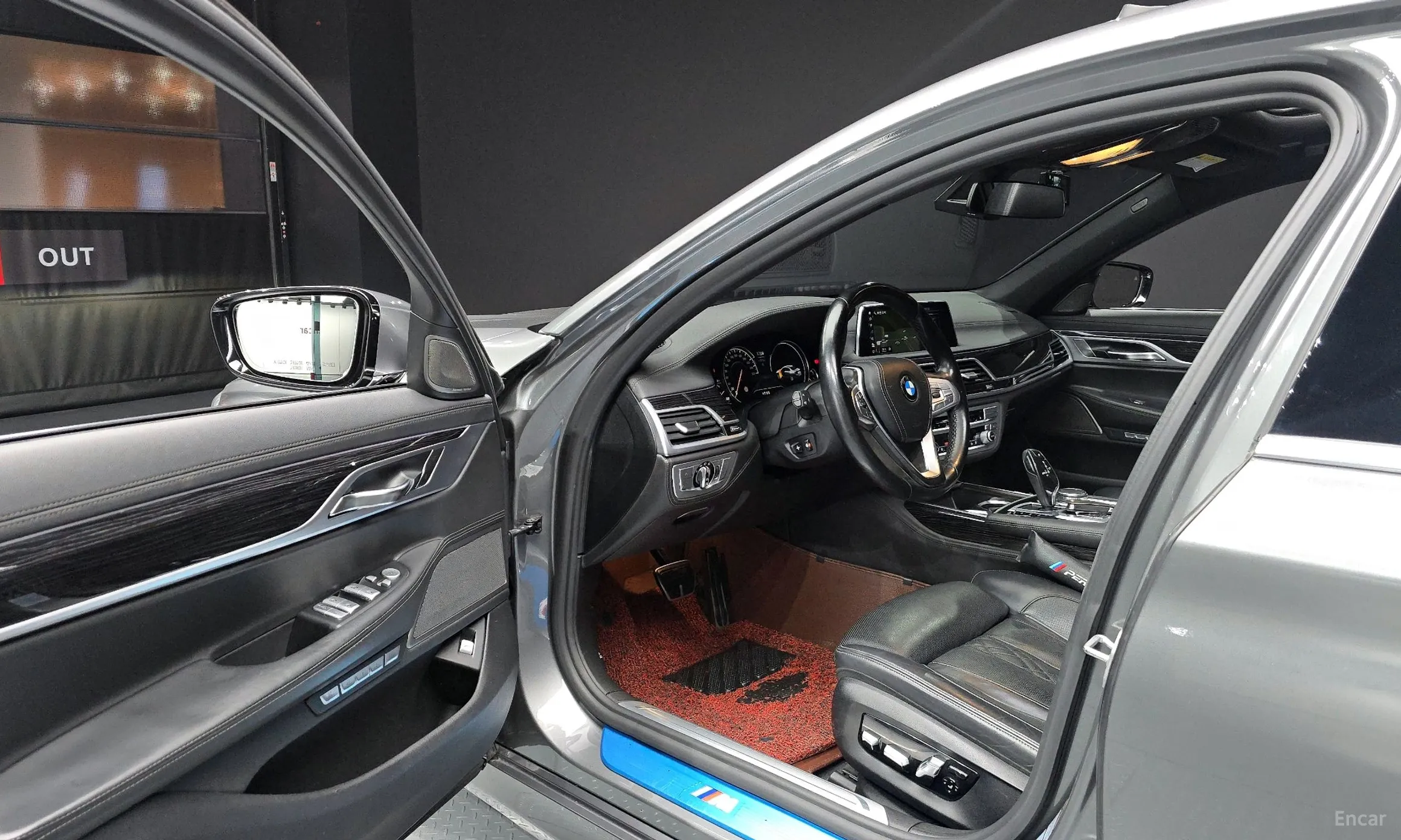 BMW 7 Series (G11) превью 10