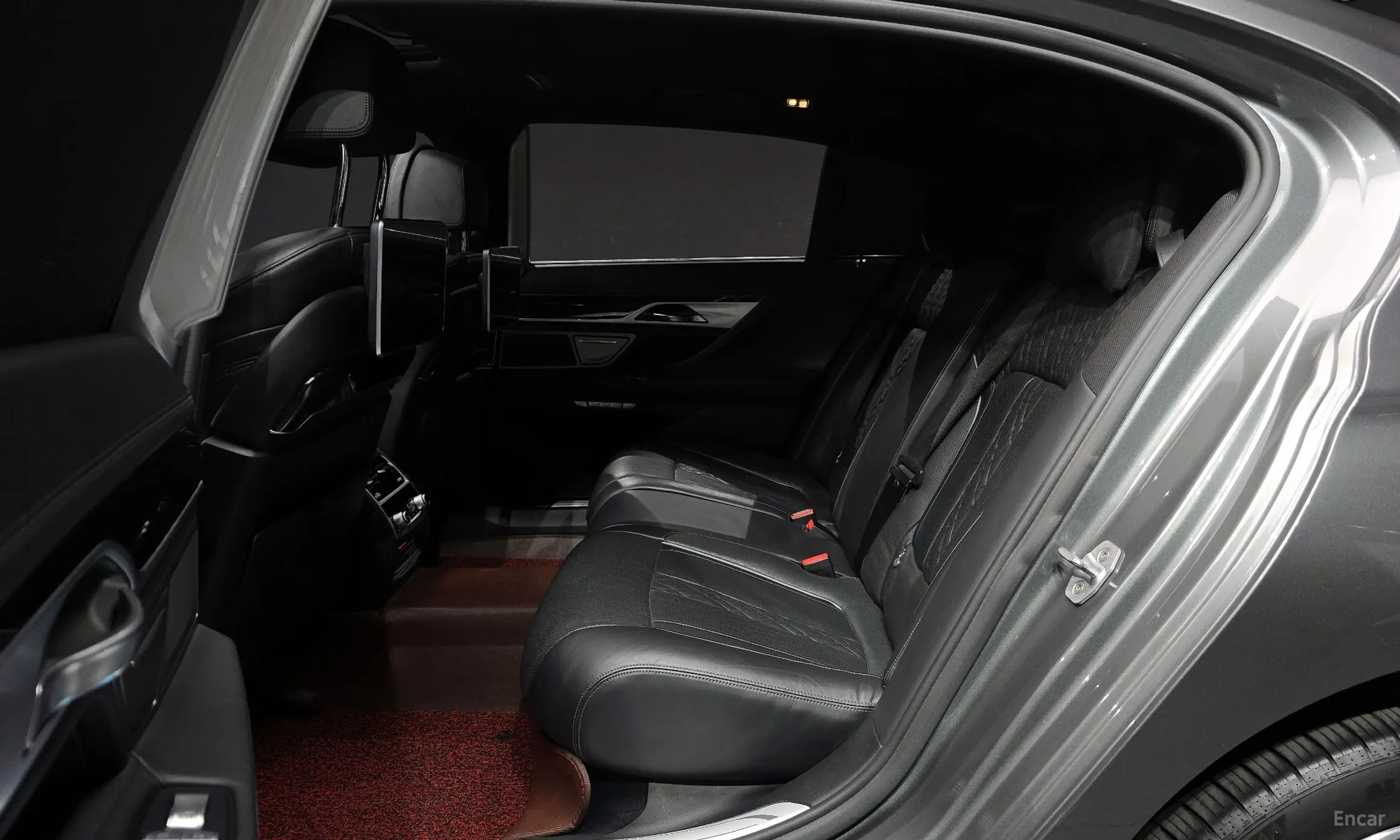 BMW 7 Series (G11) превью 12