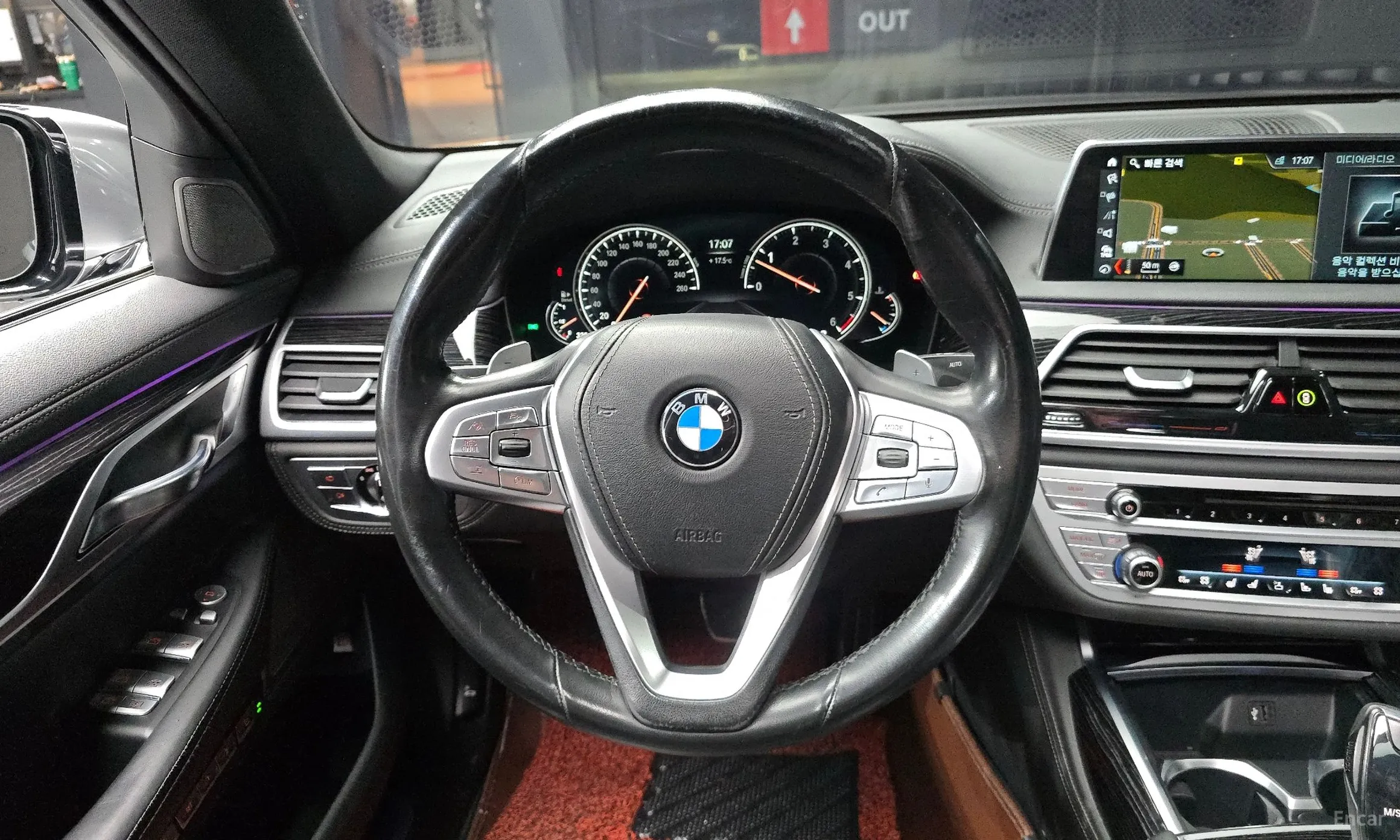 BMW 7 Series (G11) превью 13
