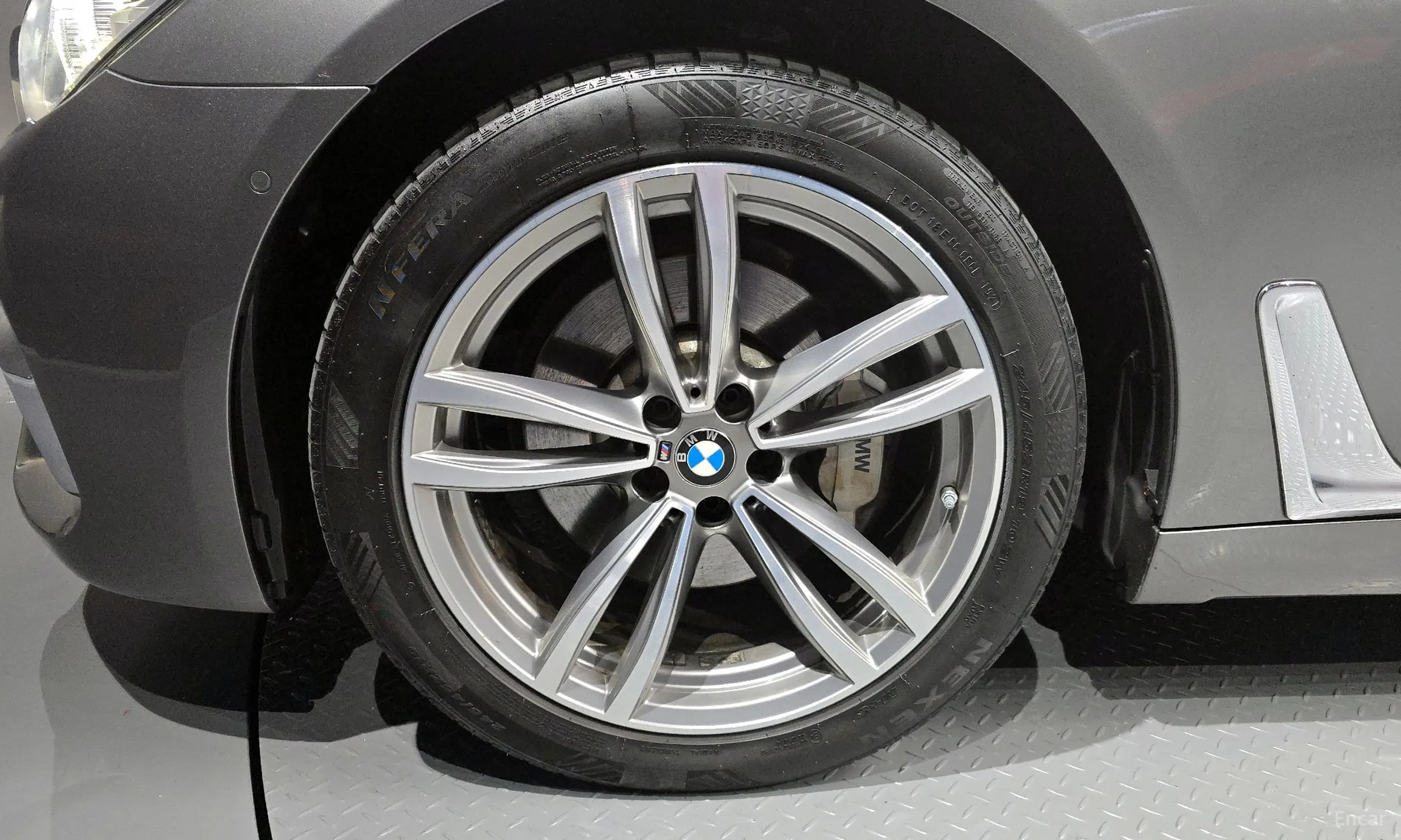BMW 7 Series (G11) превью 5