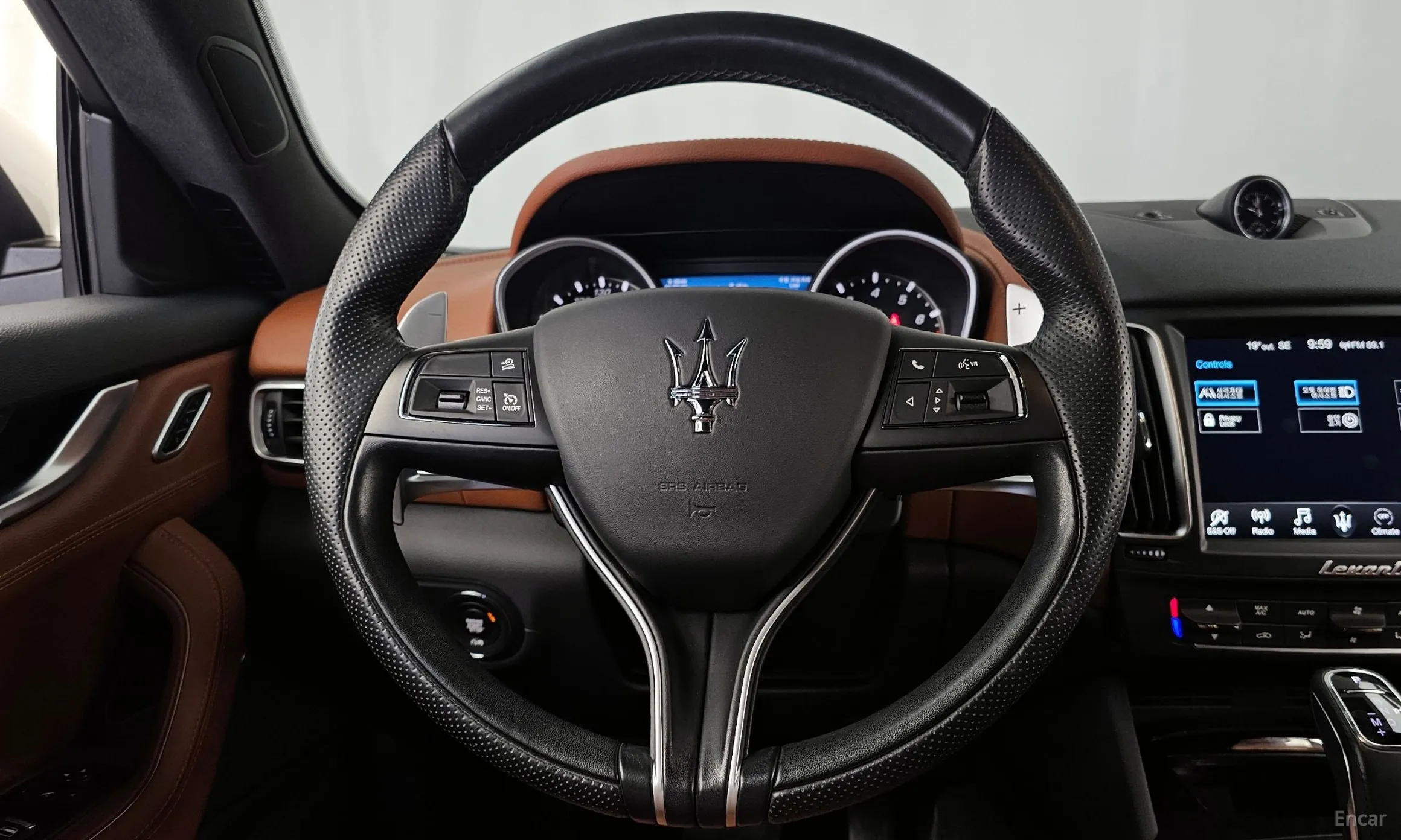 Maserati Levante превью 13