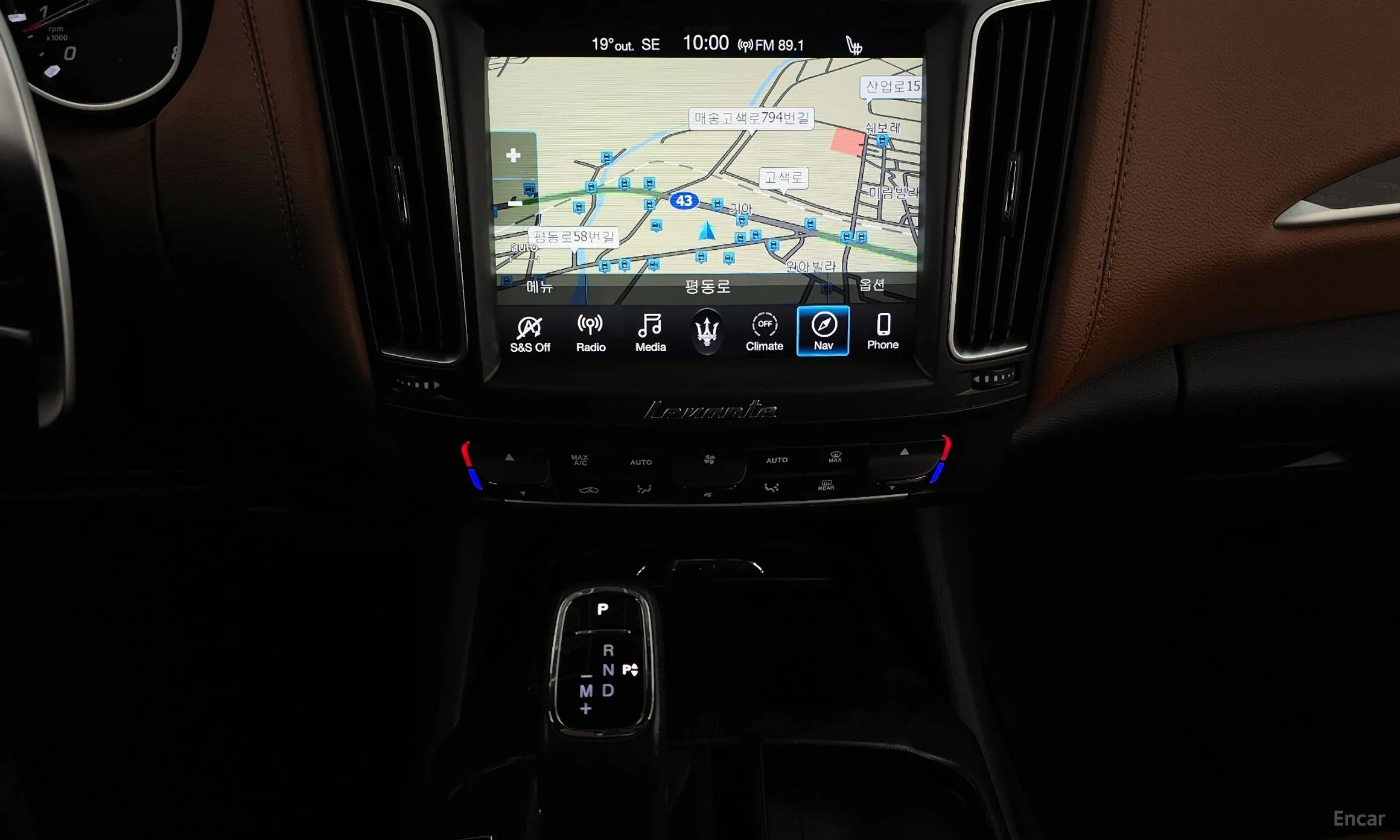 Maserati Levante превью 14
