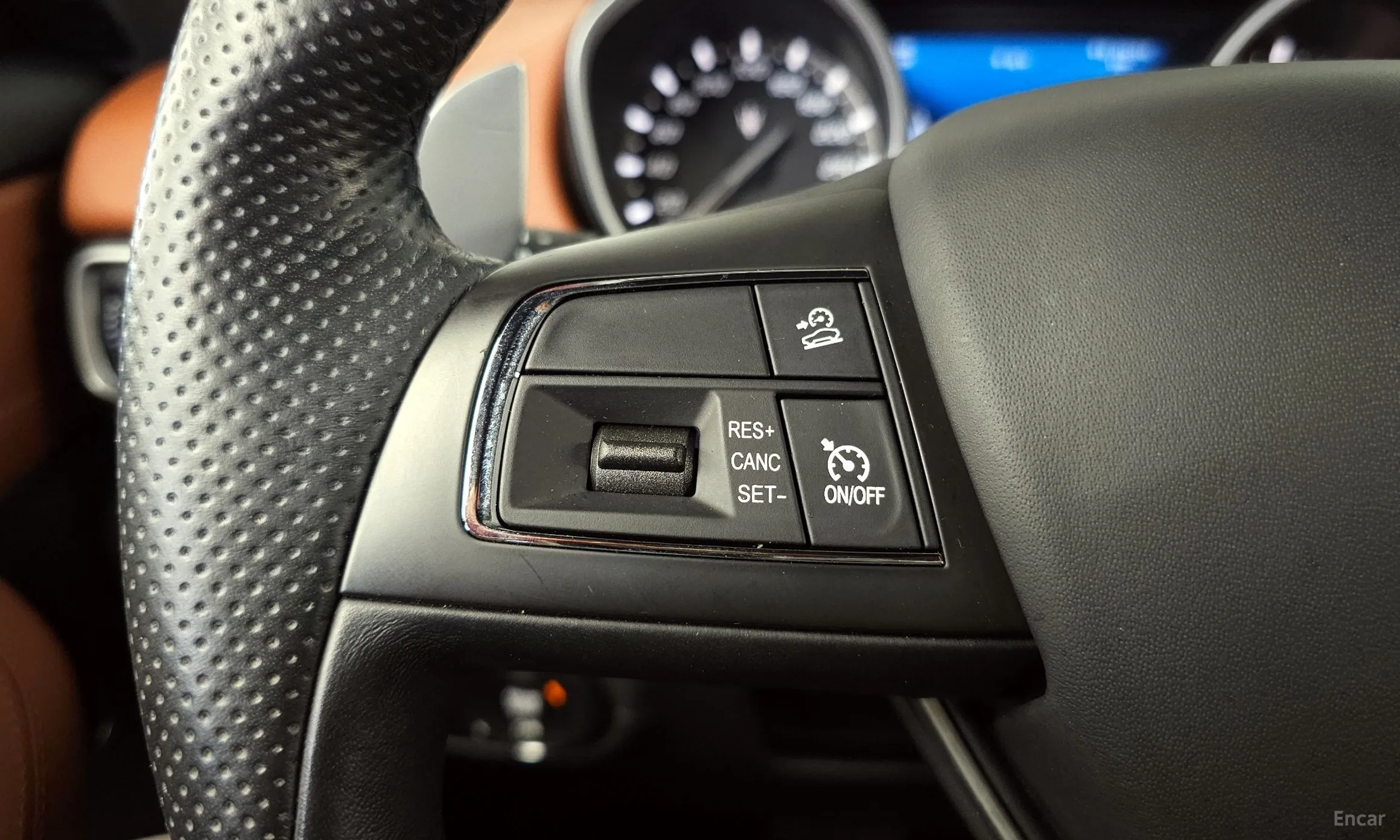 Maserati Levante превью 17
