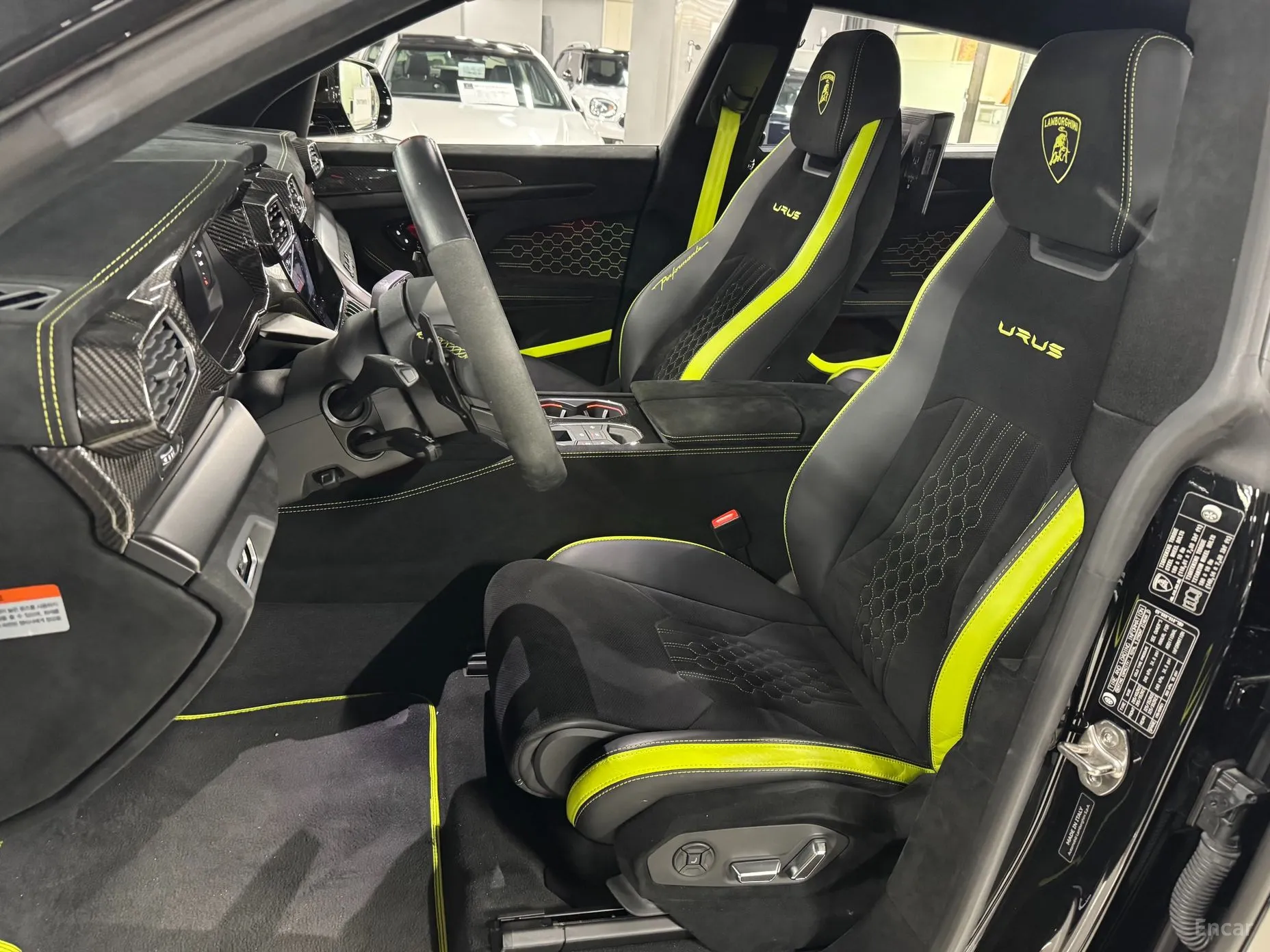 Lamborghini Urus превью 10