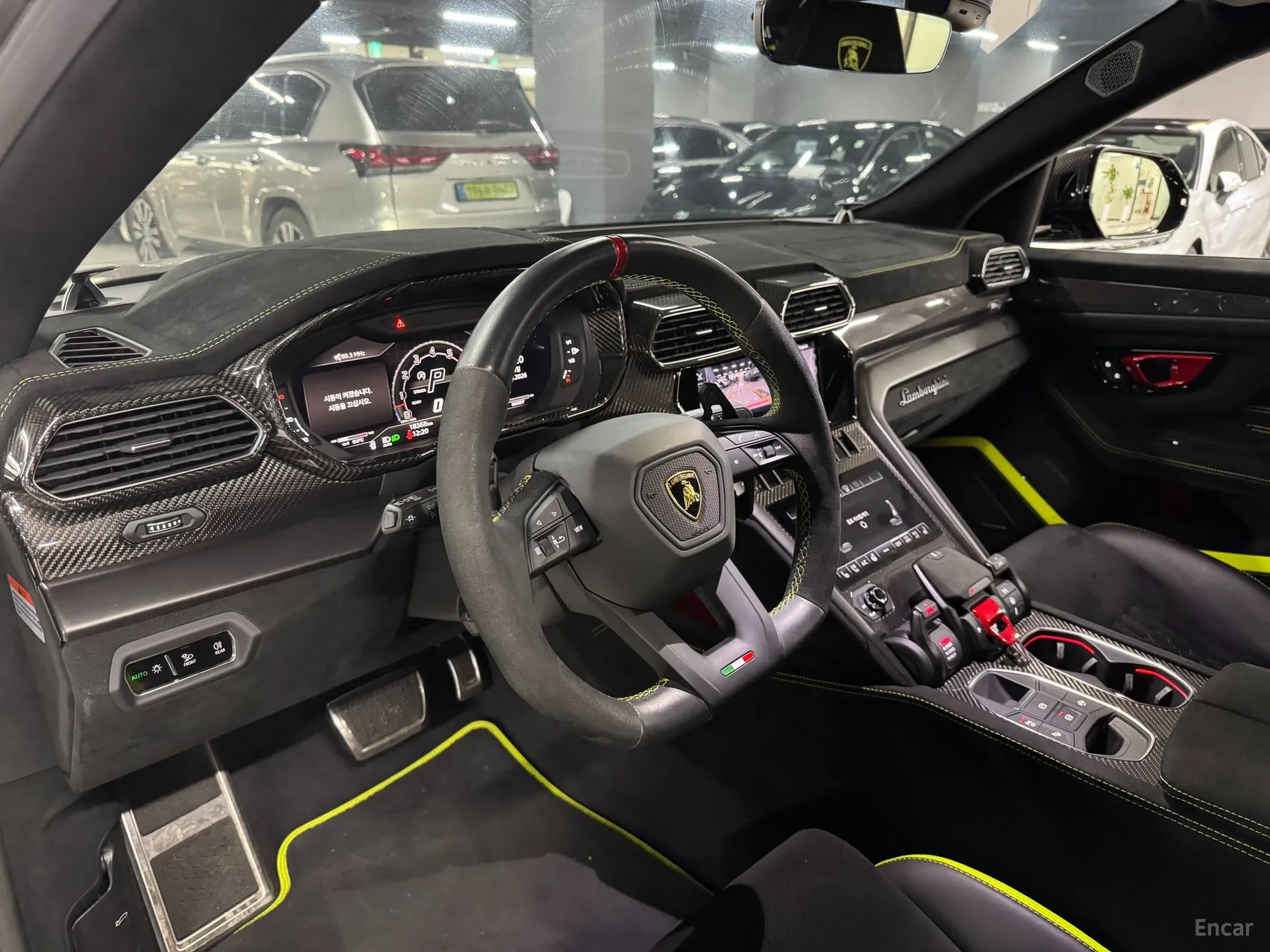 Lamborghini Urus превью 11