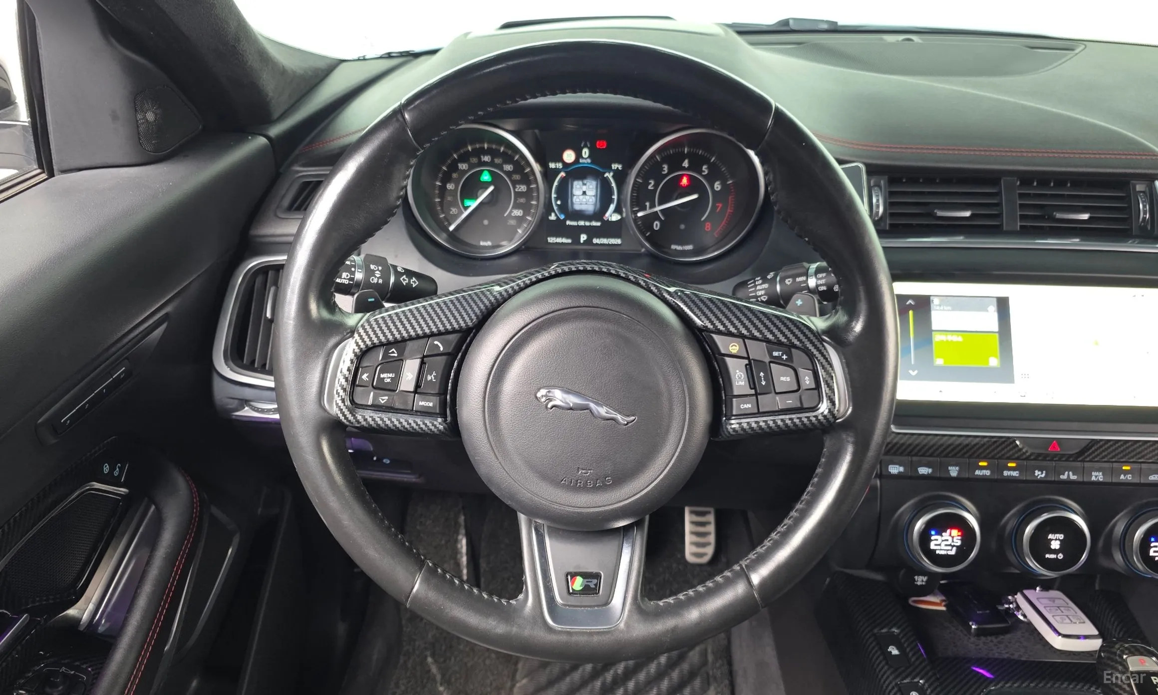 Jaguar E-PACE превью 13