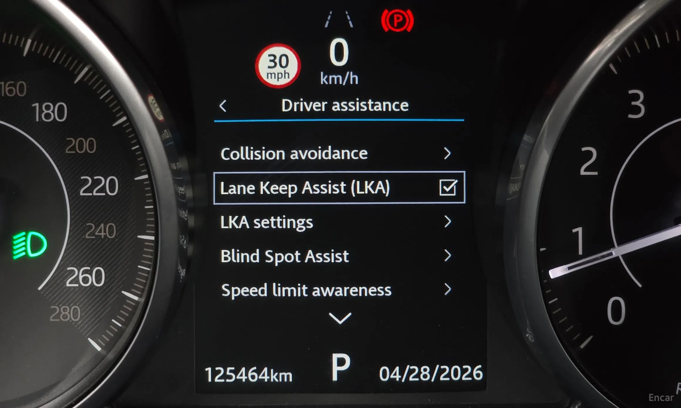 Jaguar E-PACE превью 15