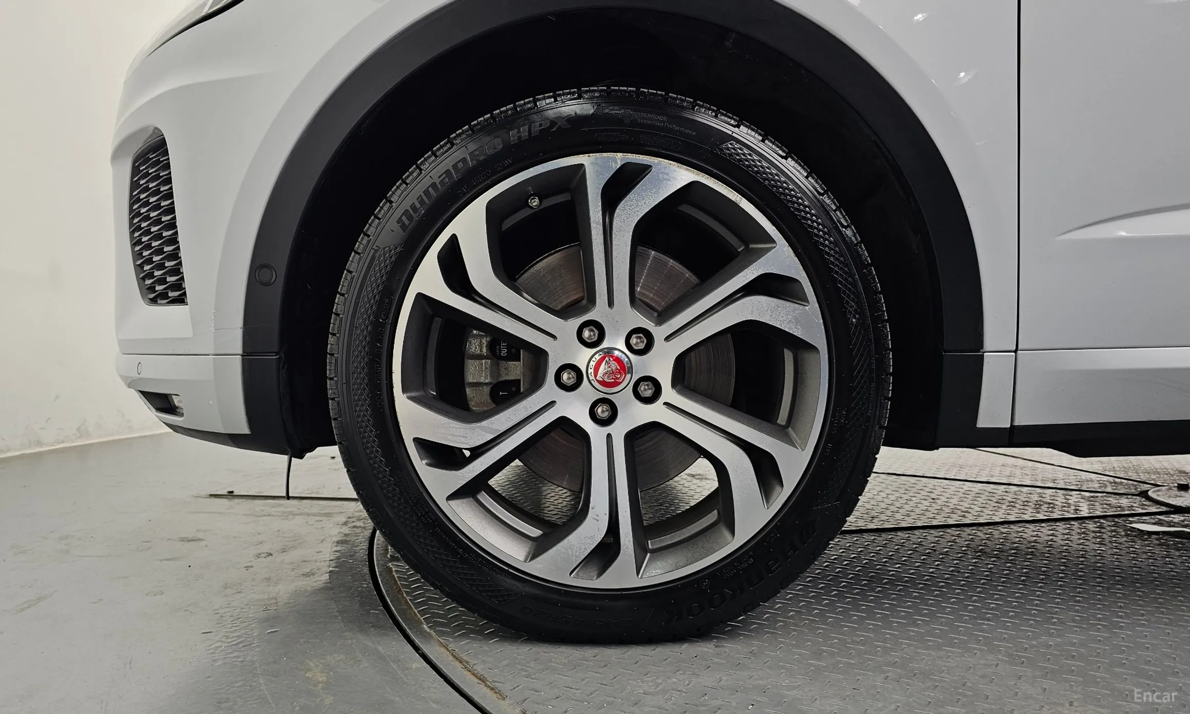 Jaguar E-PACE превью 5