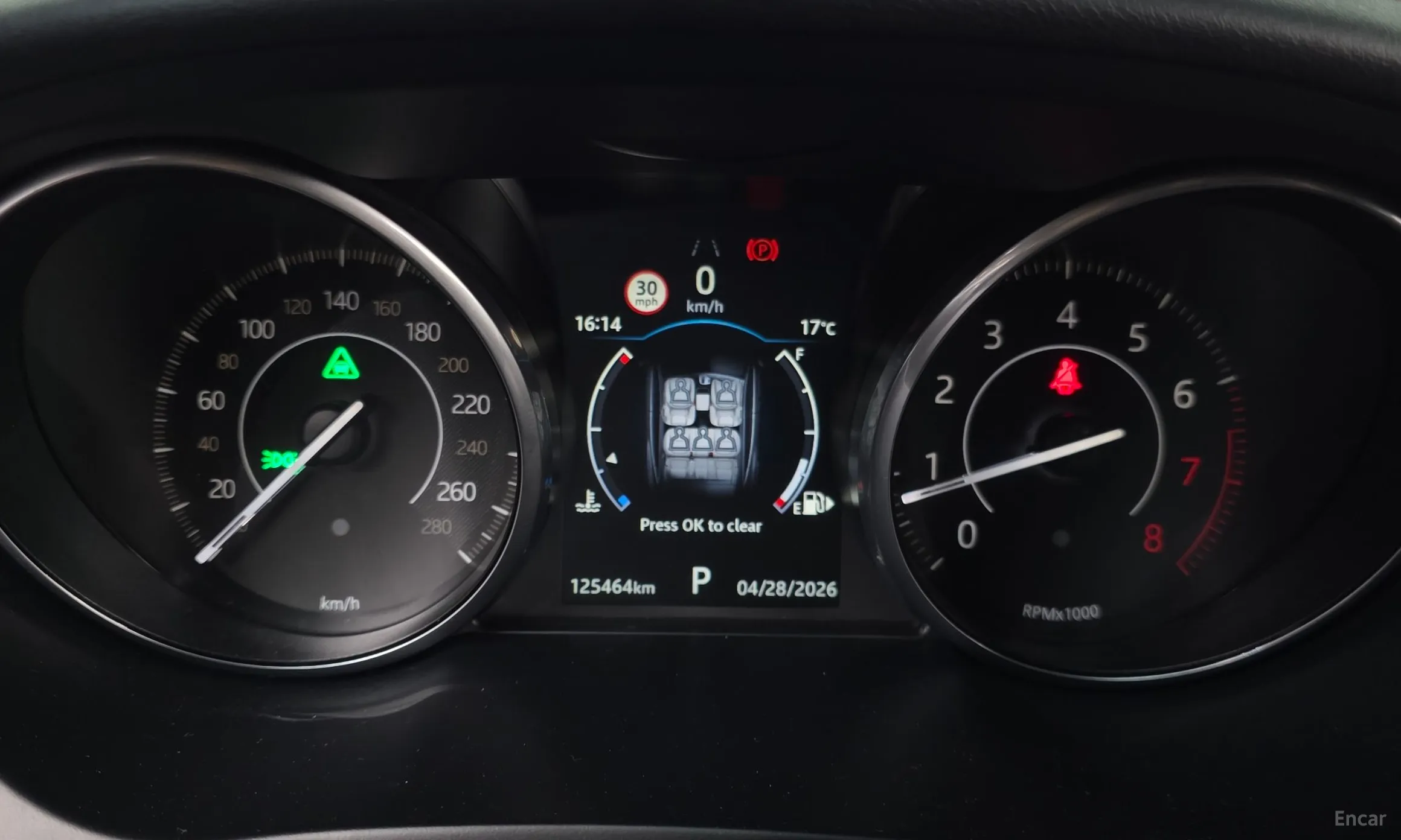 Jaguar E-PACE превью 8