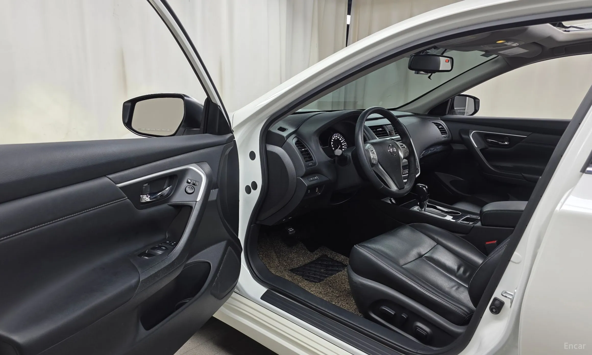 Nissan Altima превью 10