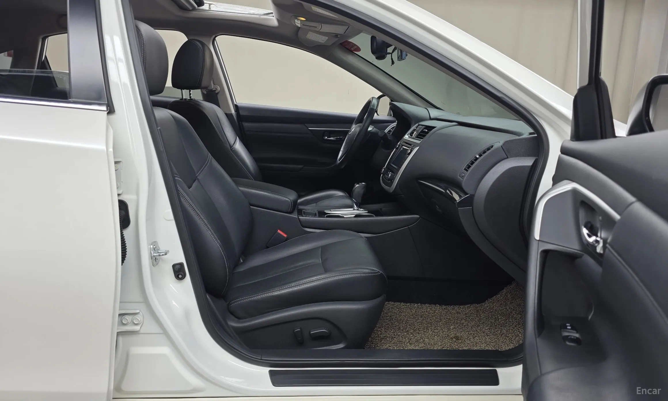 Nissan Altima превью 11