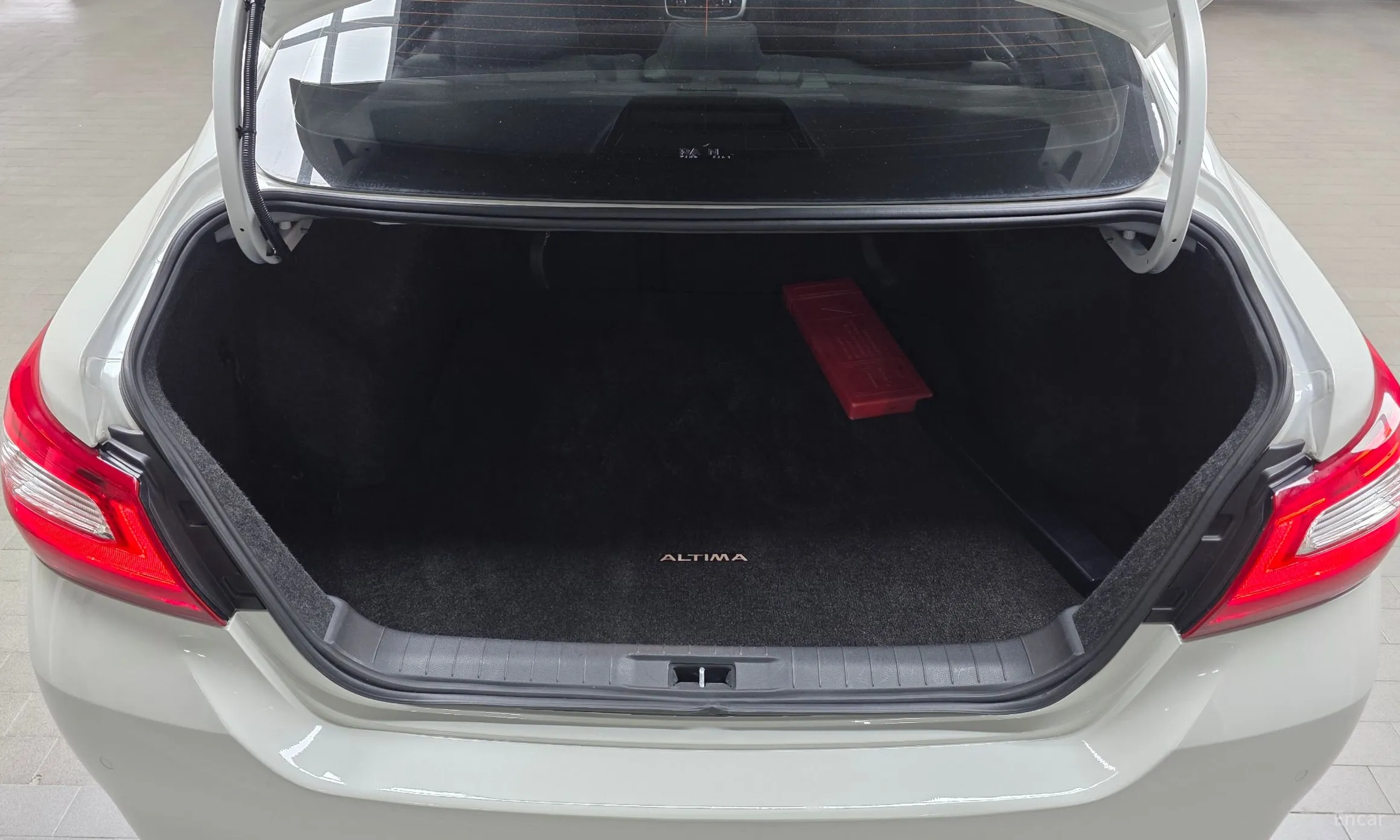 Nissan Altima превью 20