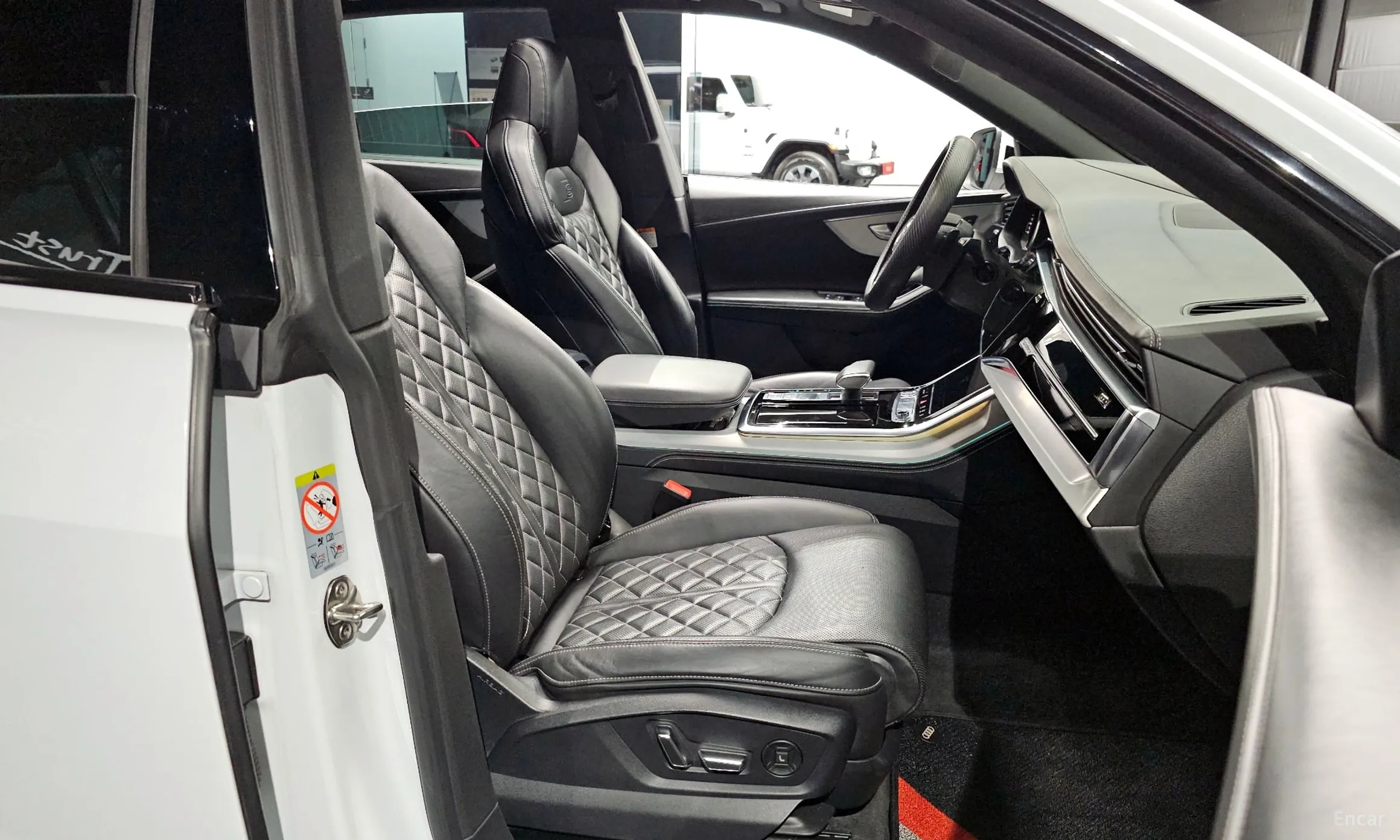Audi Q8 (4M) превью 12