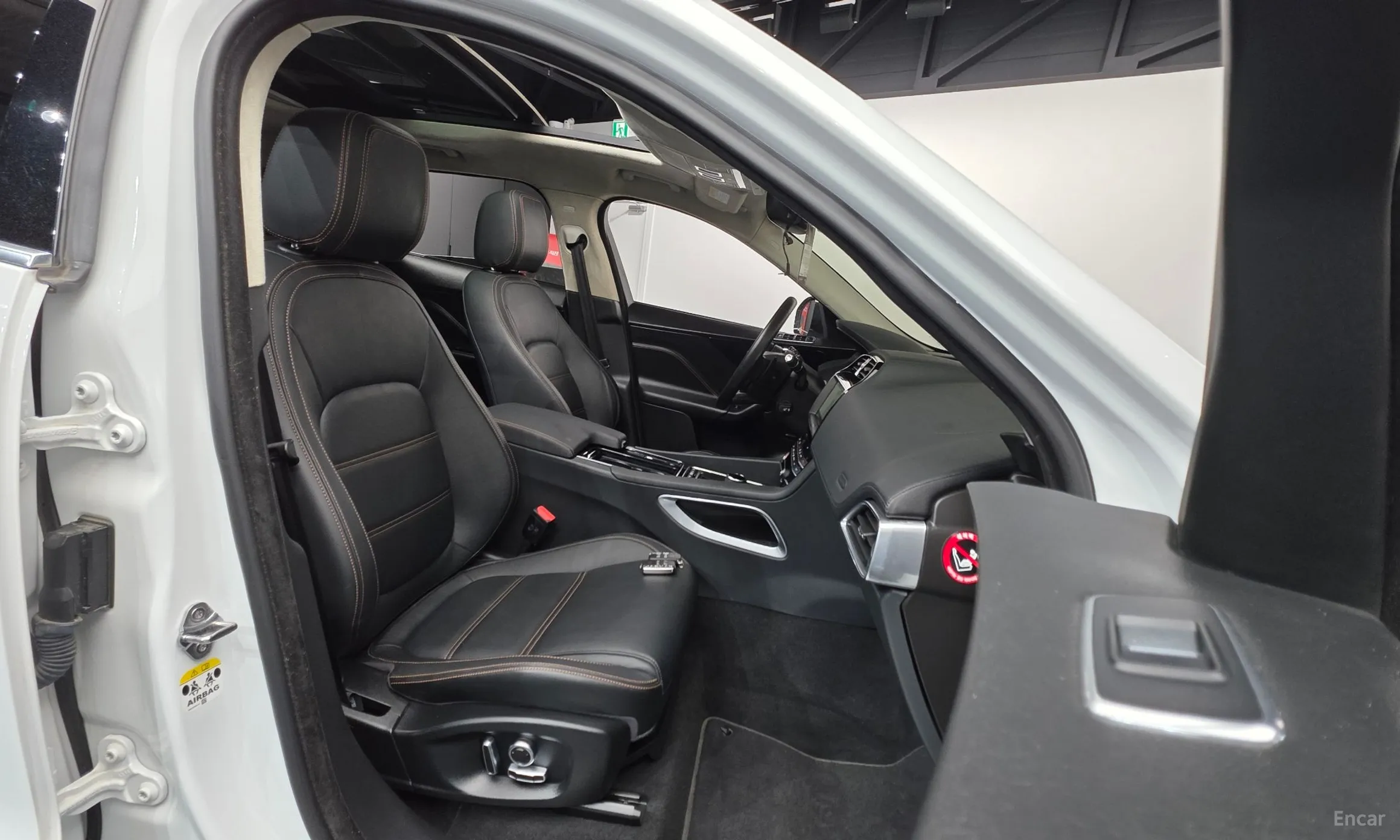 Jaguar F-PACE превью 10