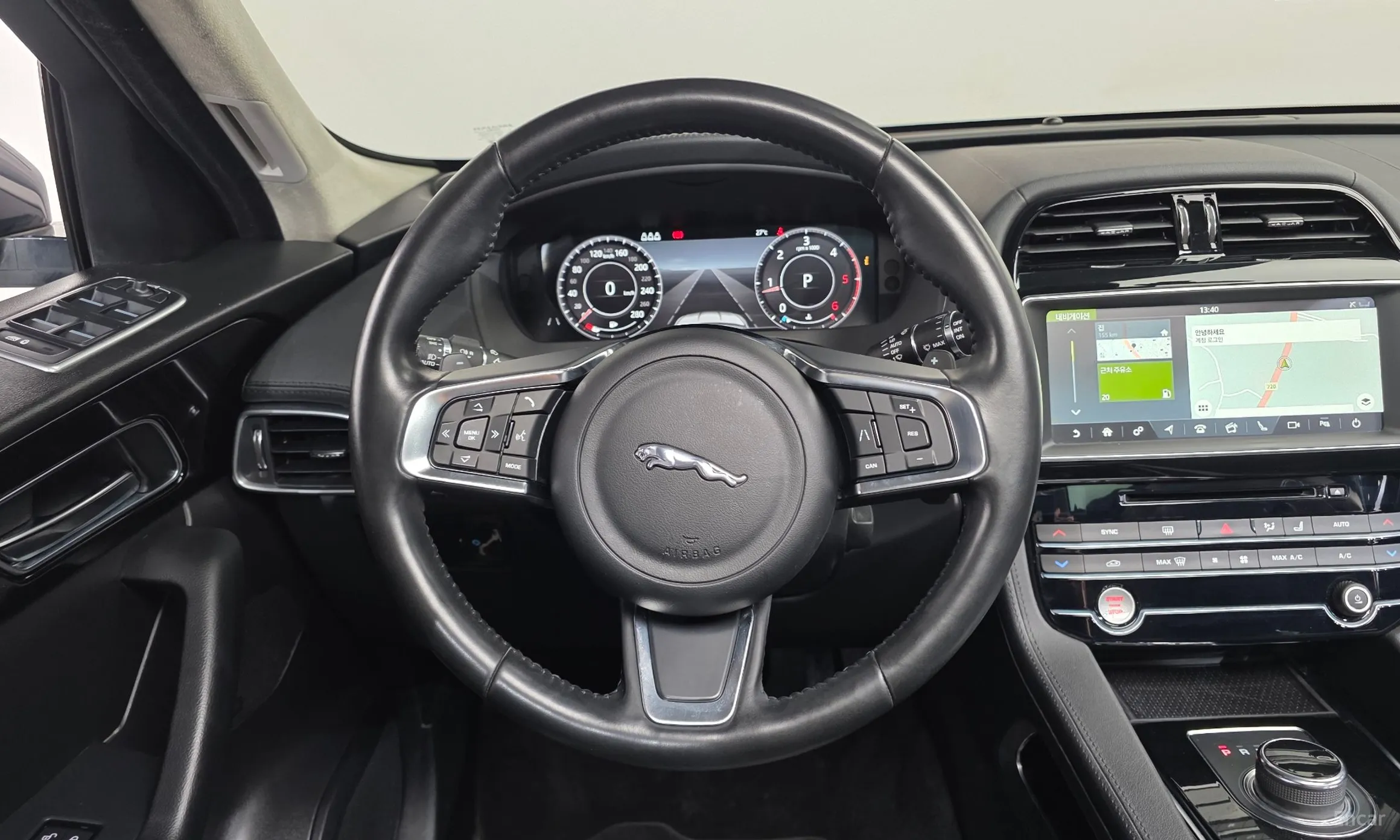 Jaguar F-PACE превью 14