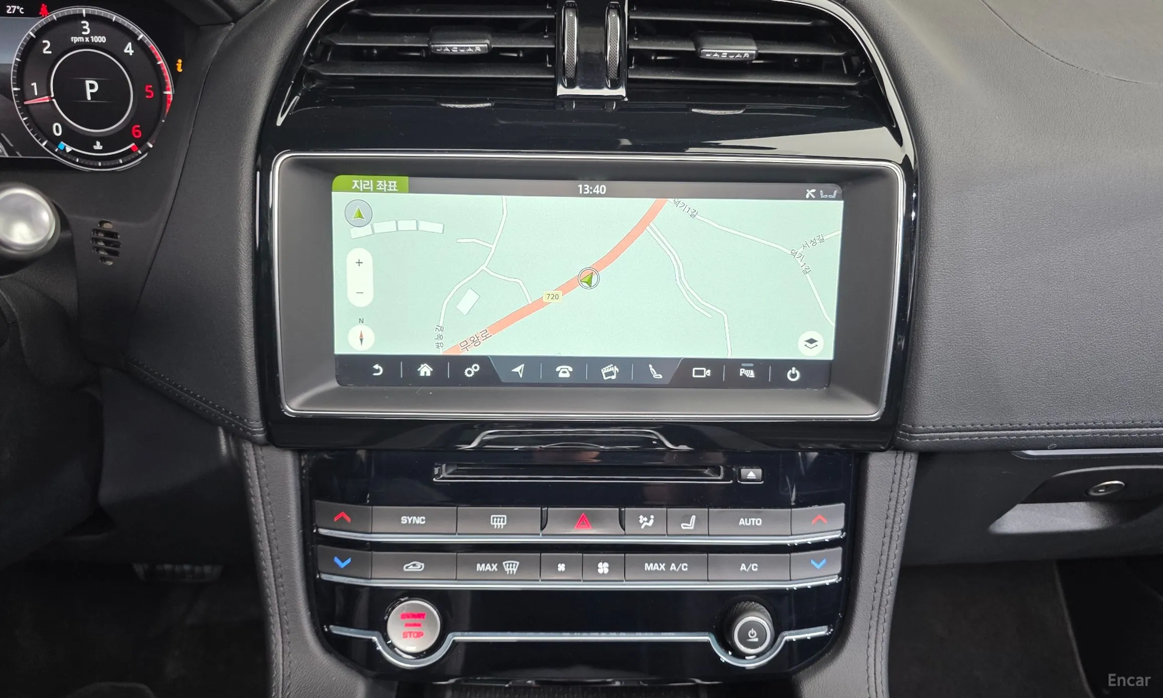 Jaguar F-PACE превью 15