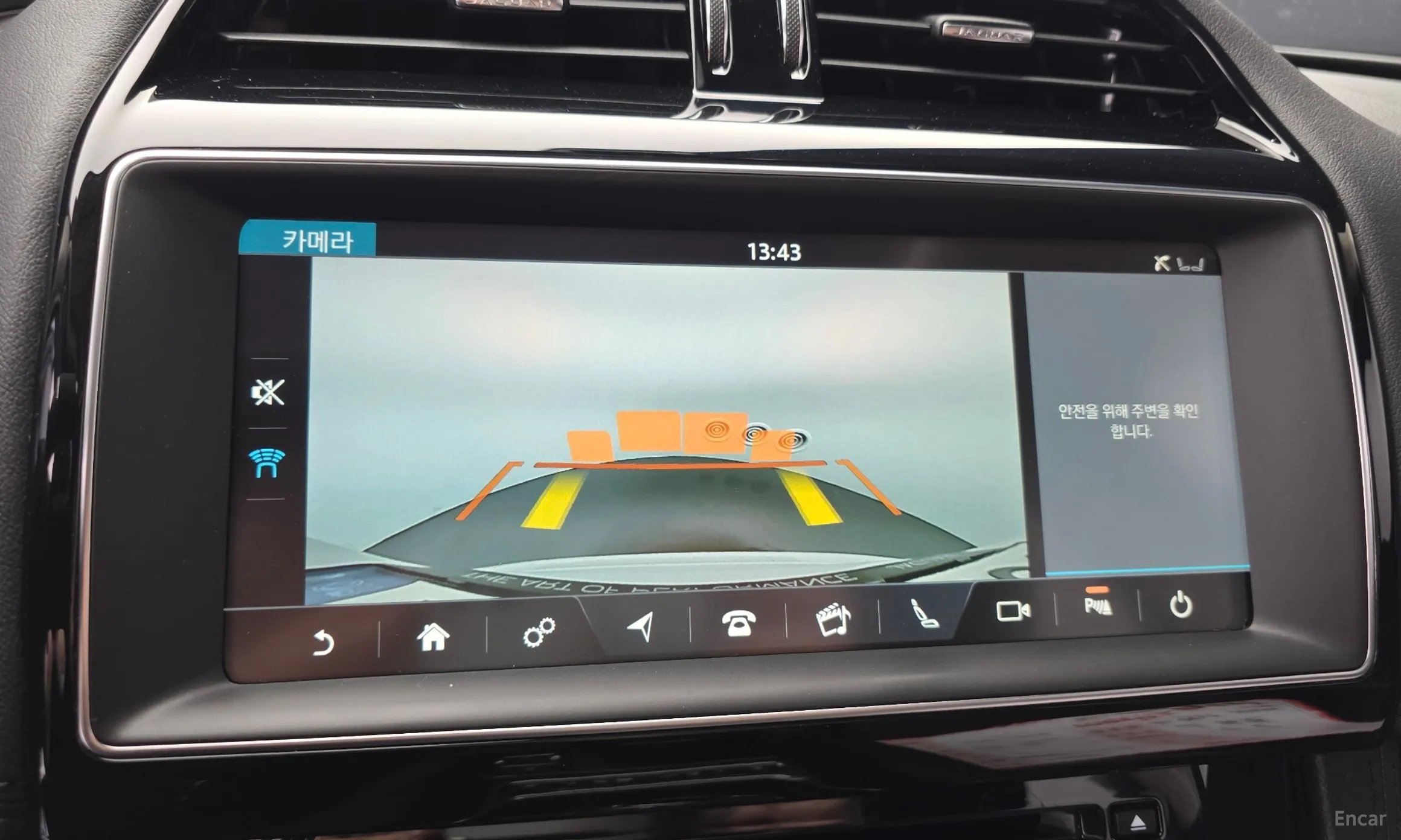 Jaguar F-PACE превью 16