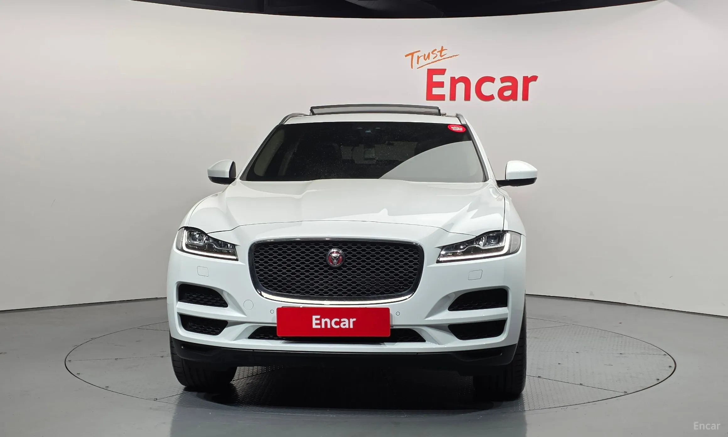 Jaguar F-PACE превью 3