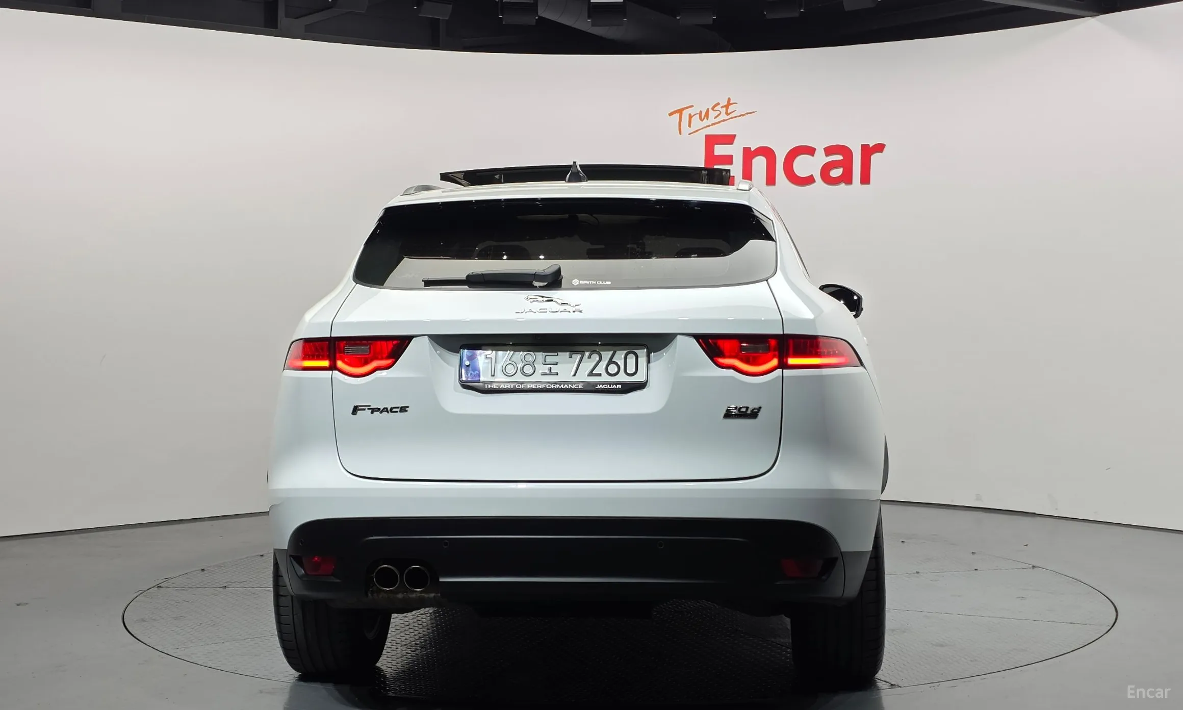 Jaguar F-PACE превью 4