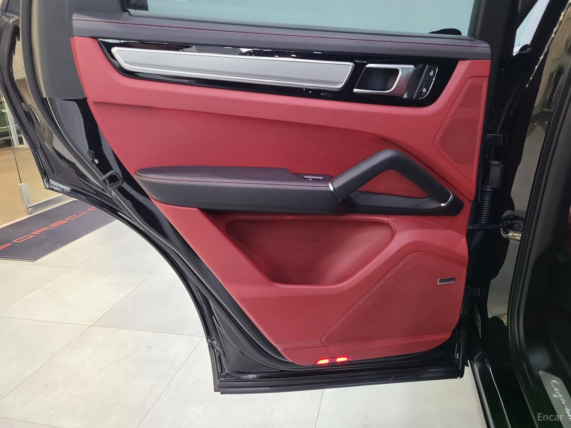 Porsche Cayenne (PO536) превью 16
