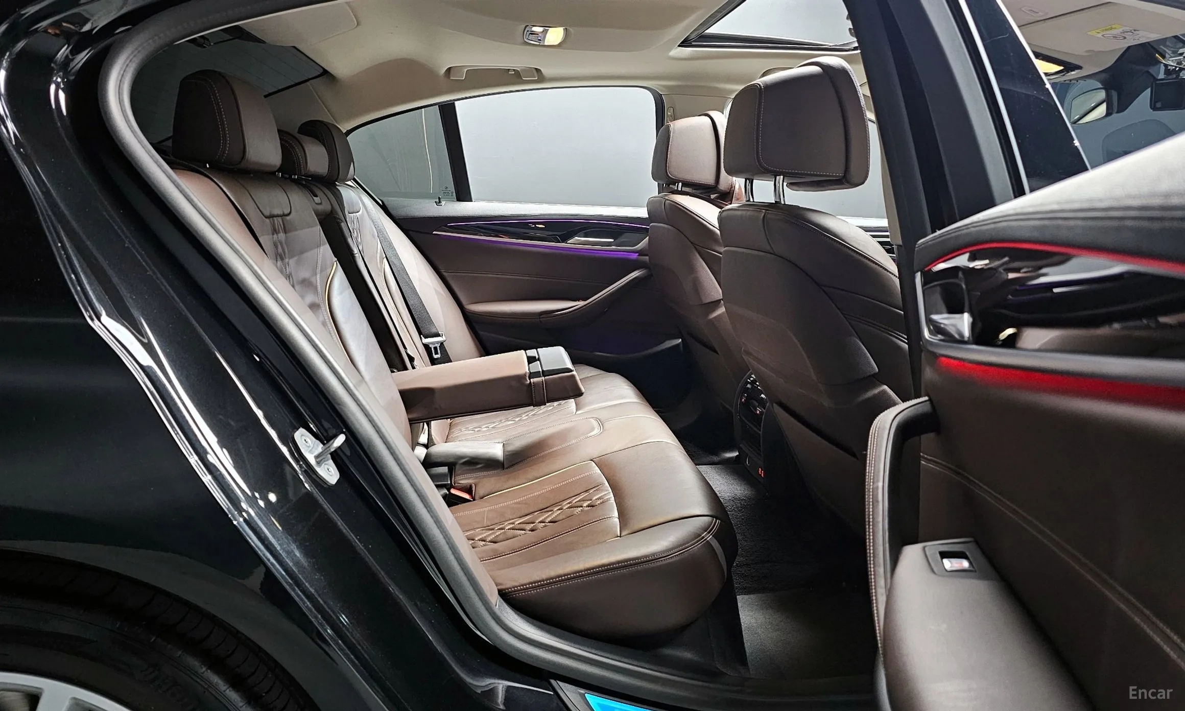 BMW 5 Series (G30) превью 11