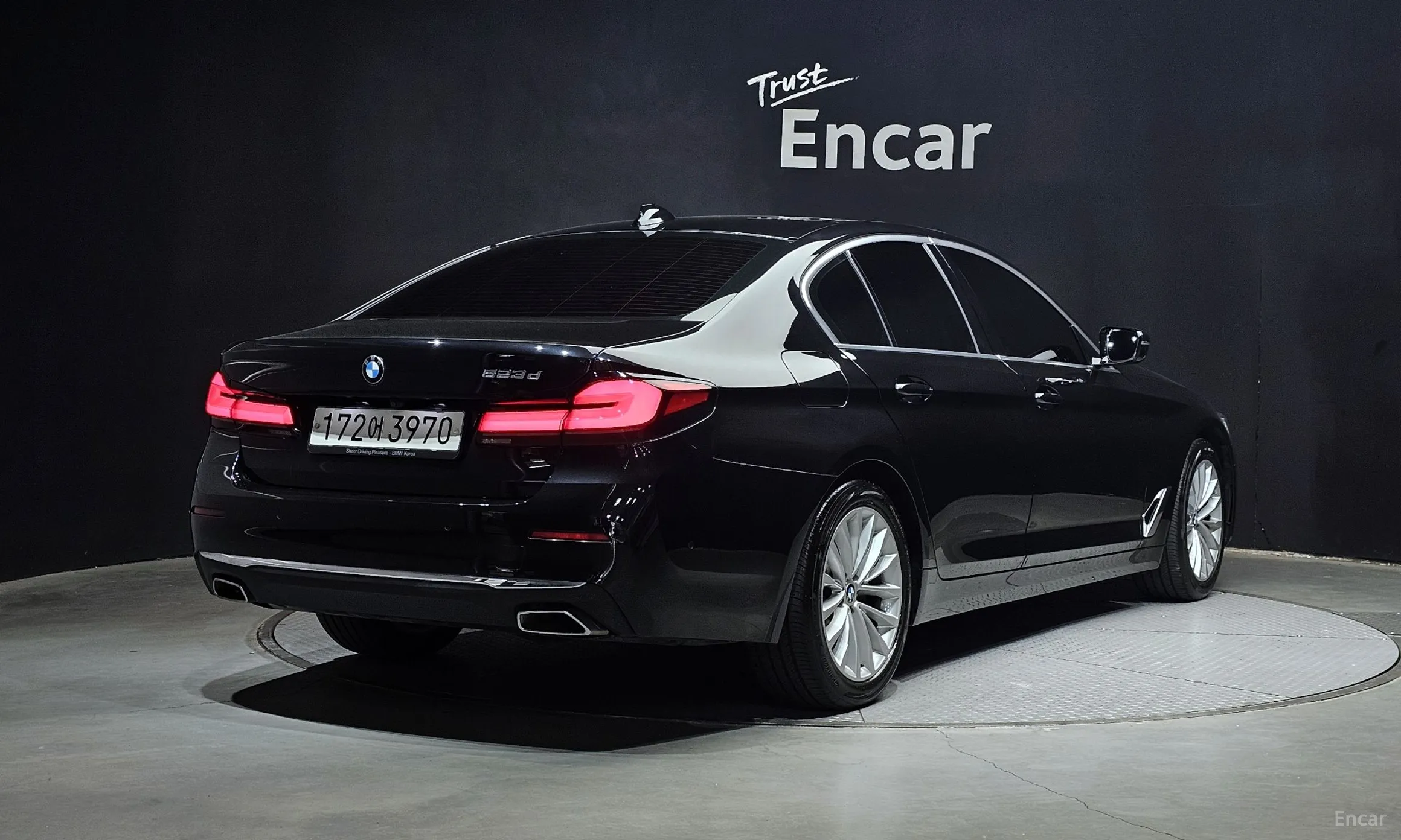 BMW 5 Series (G30) превью 2