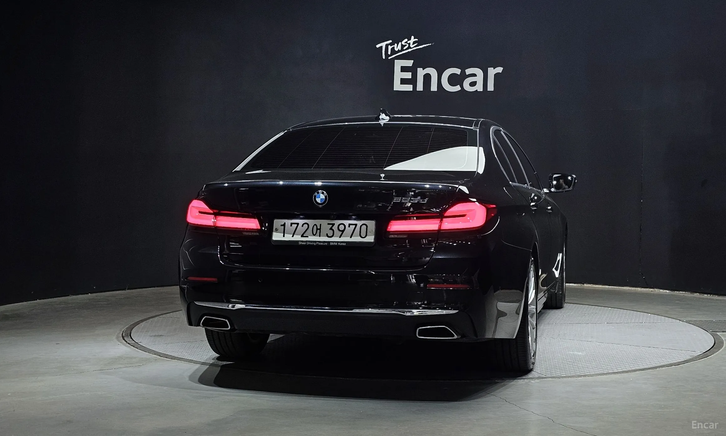 BMW 5 Series (G30) превью 4