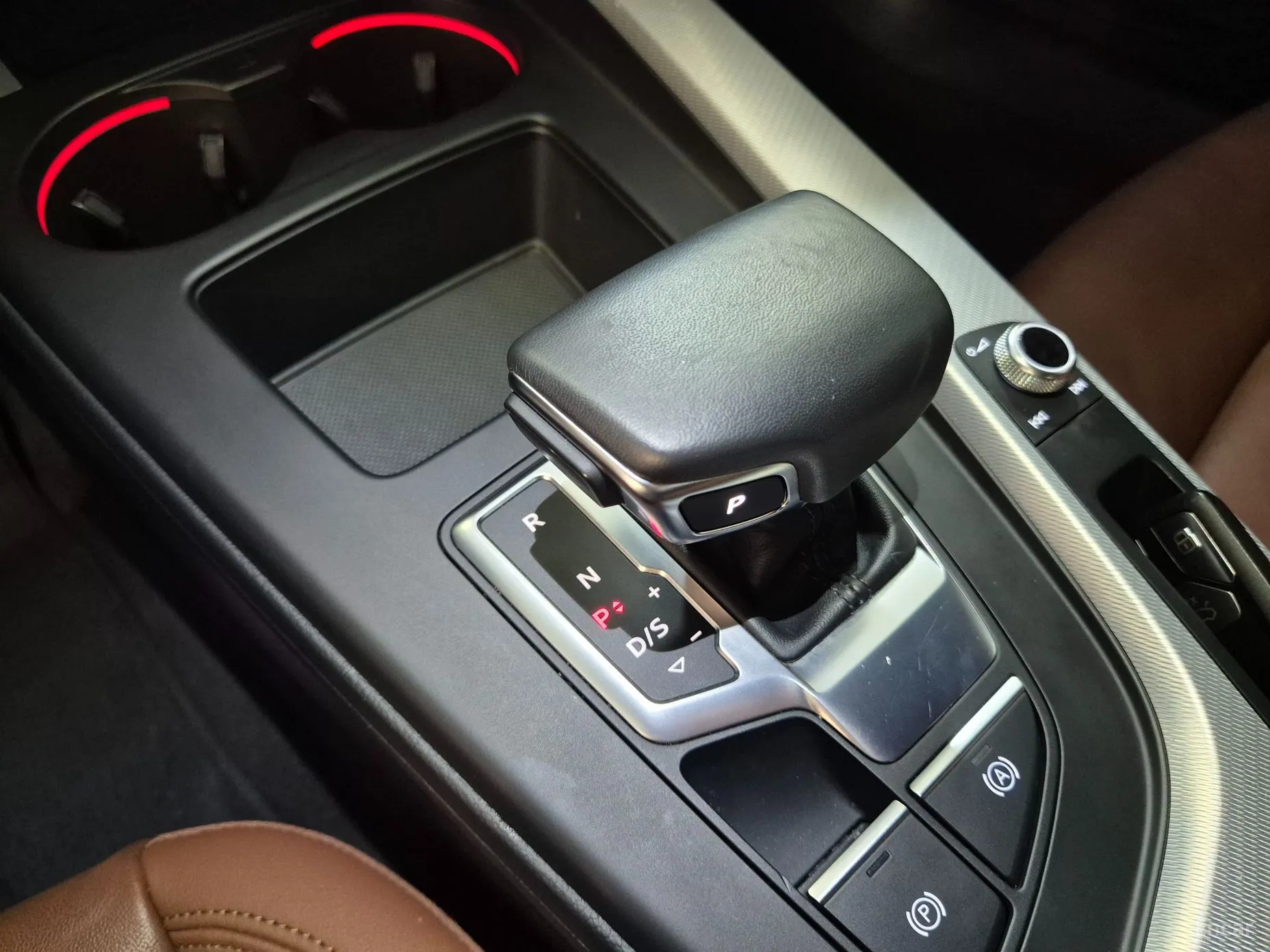 Audi A4 (B9) превью 9