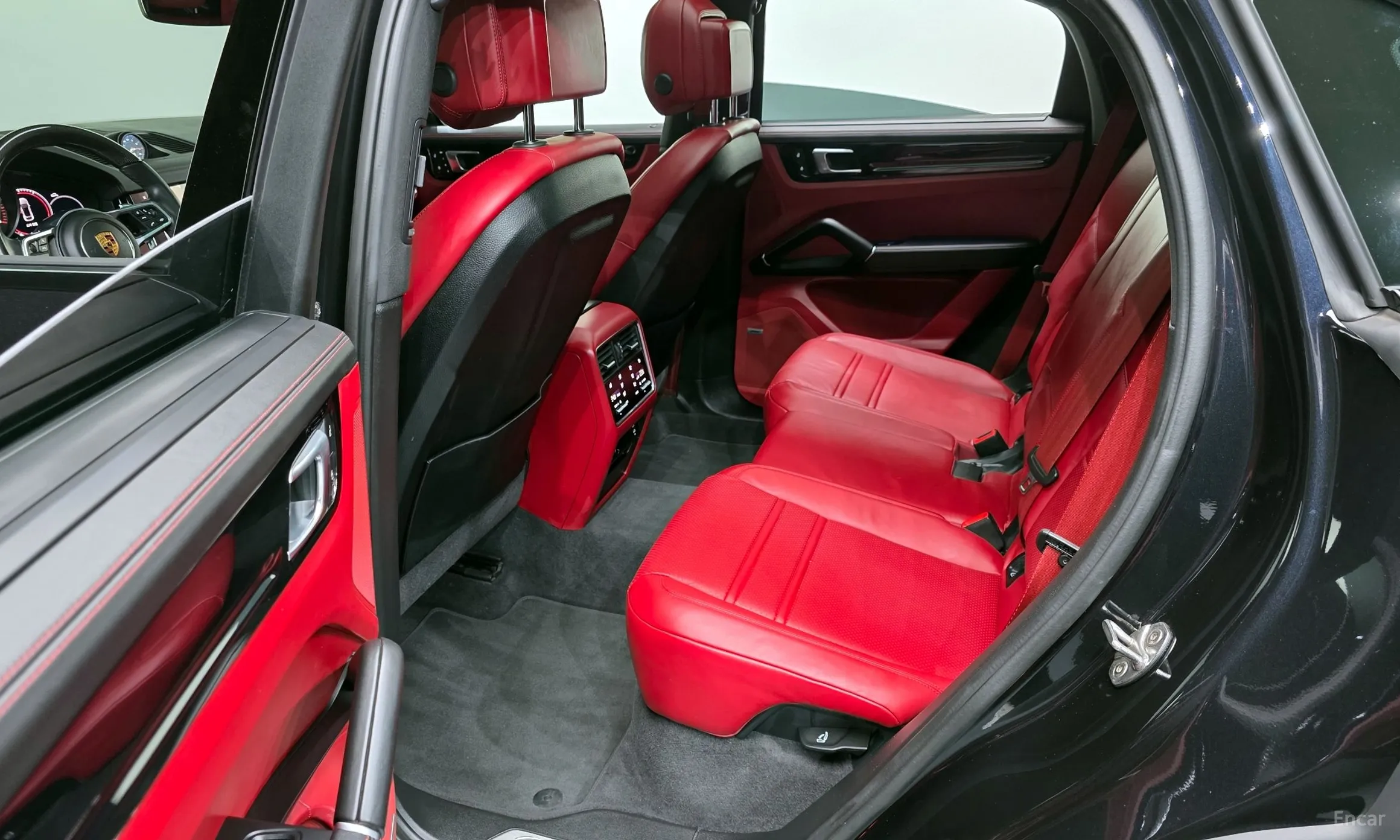 Porsche Cayenne (PO536) превью 12