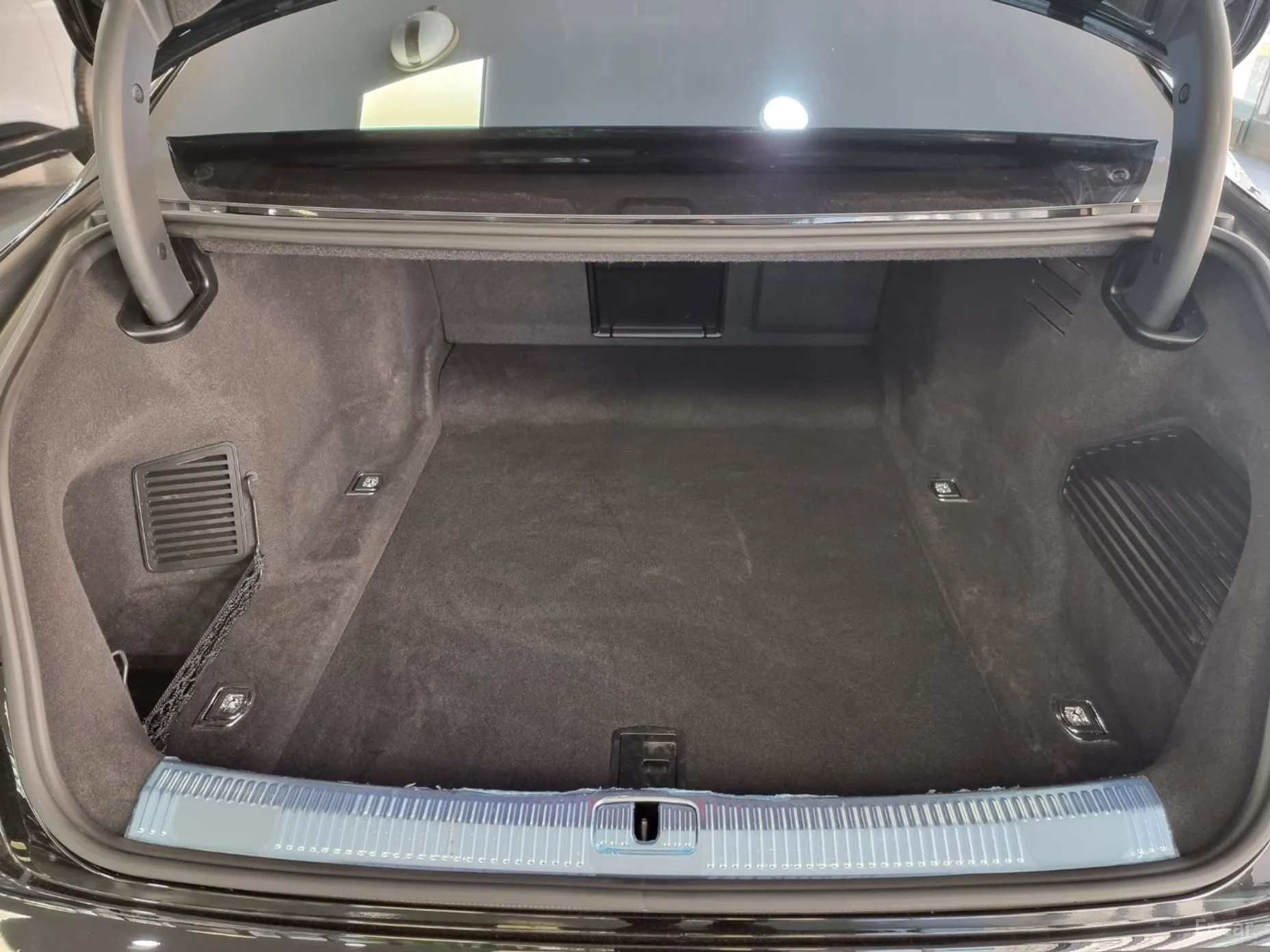 Audi A8 (D5) превью 12