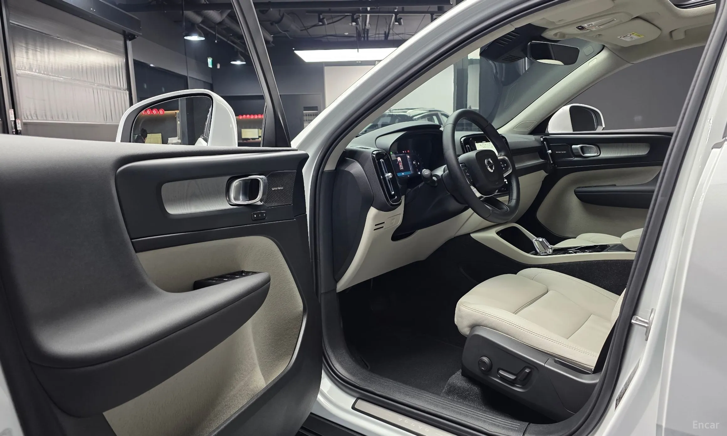 Volvo XC40 превью 10