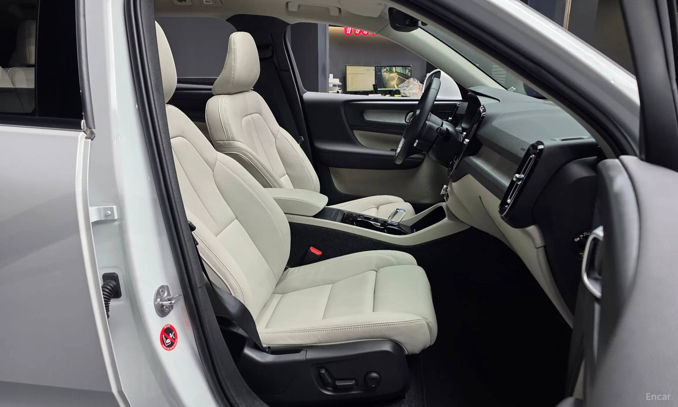 Volvo XC40 превью 11