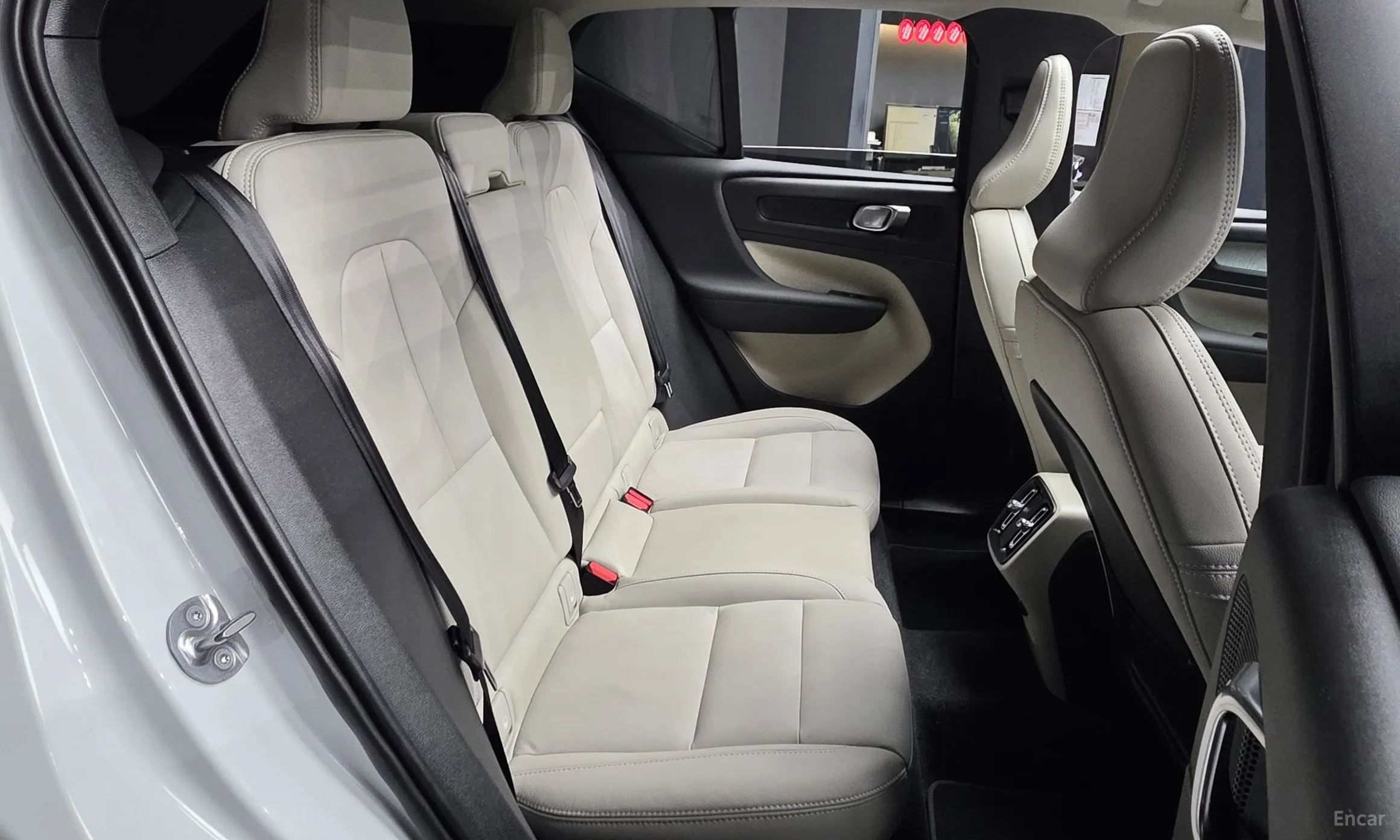 Volvo XC40 превью 12