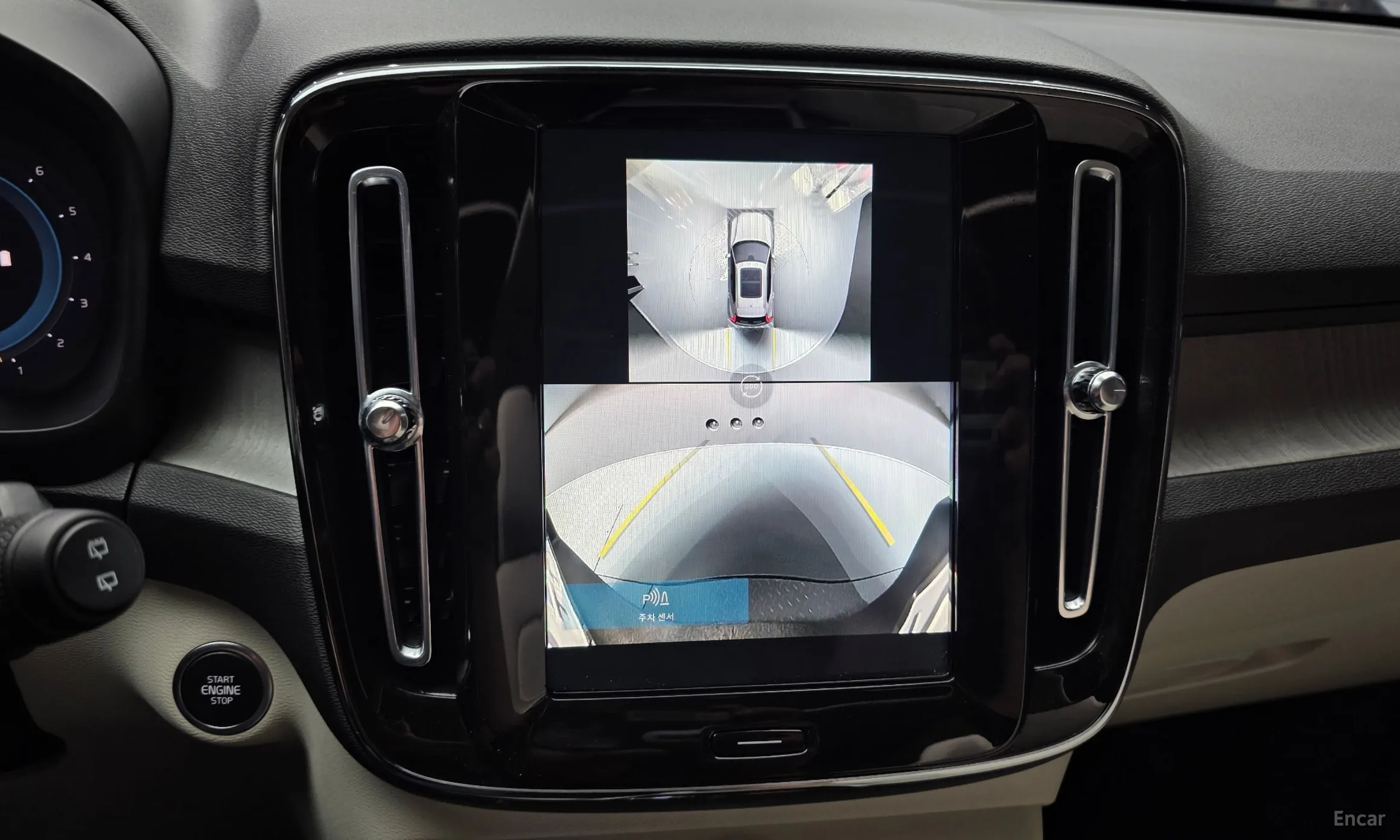 Volvo XC40 превью 15