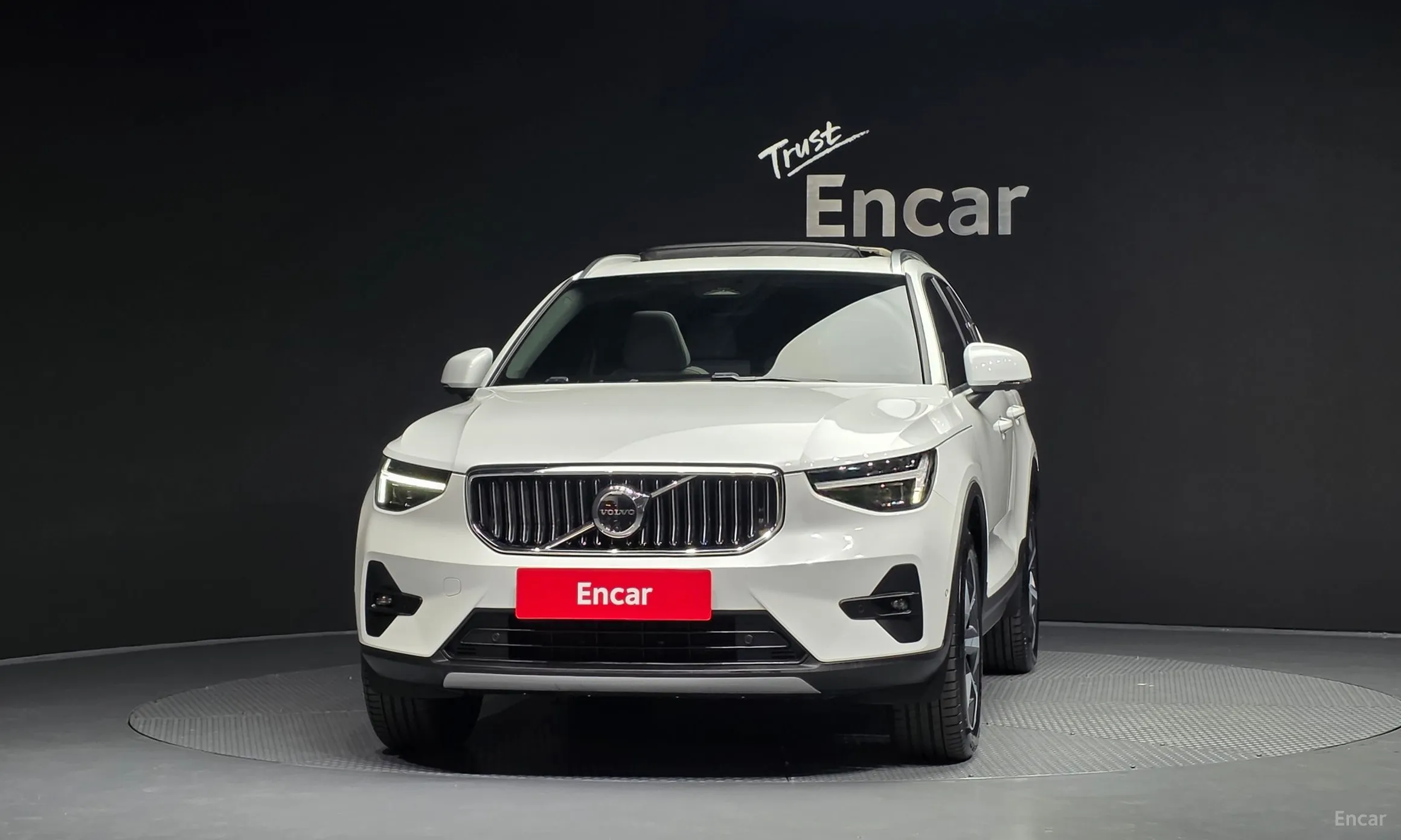 Volvo XC40 превью 3