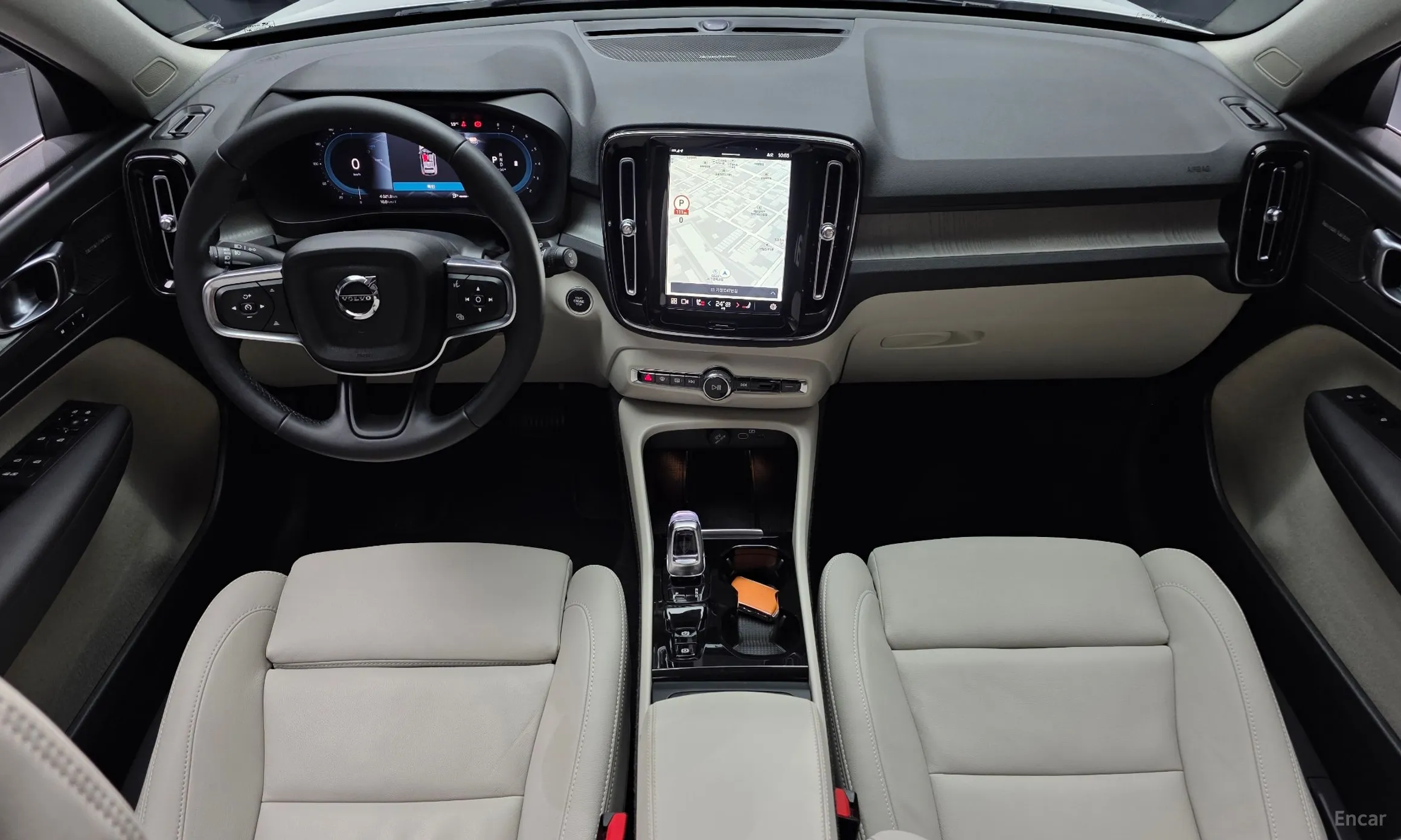 Volvo XC40 превью 7