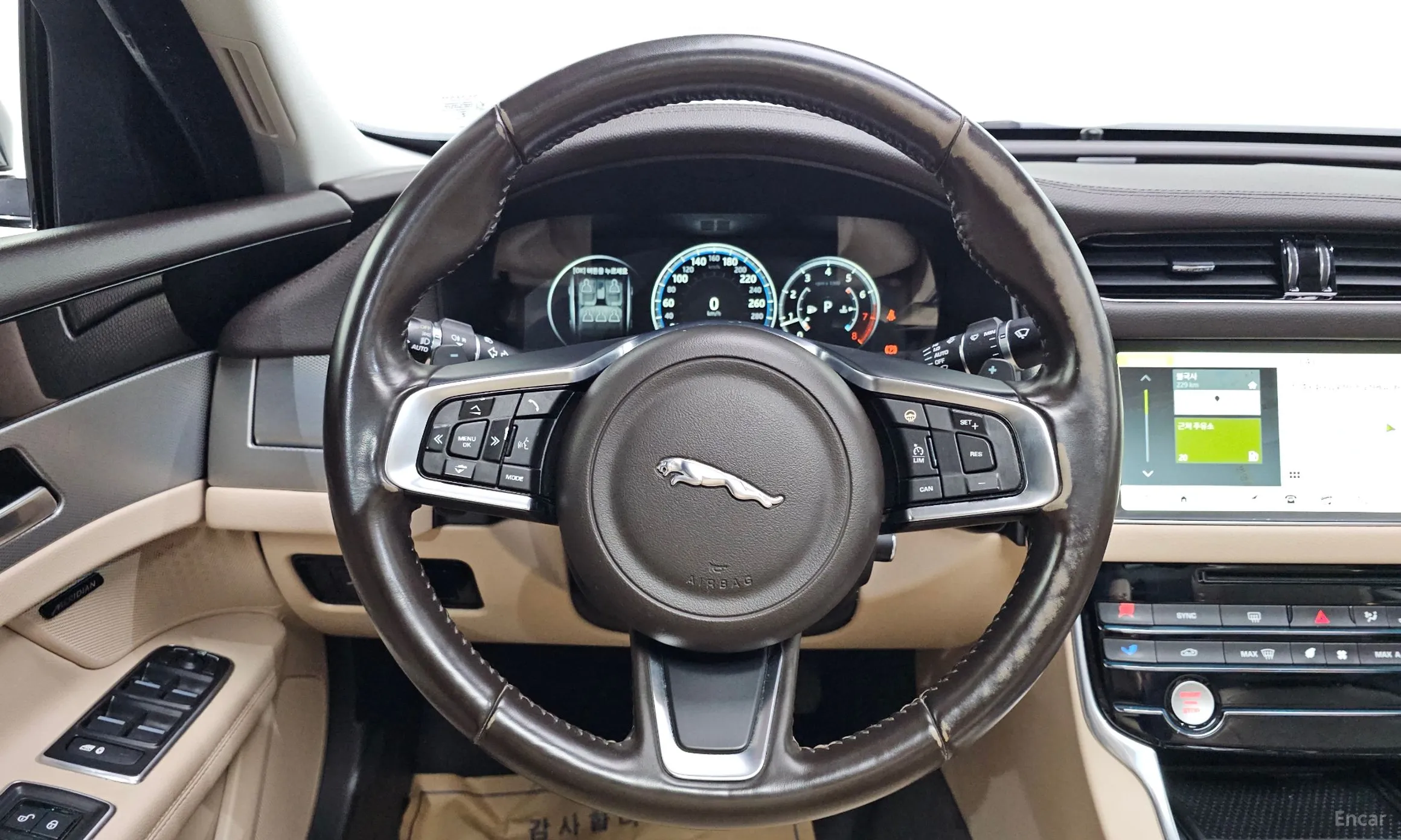 Jaguar XF (x260) превью 14