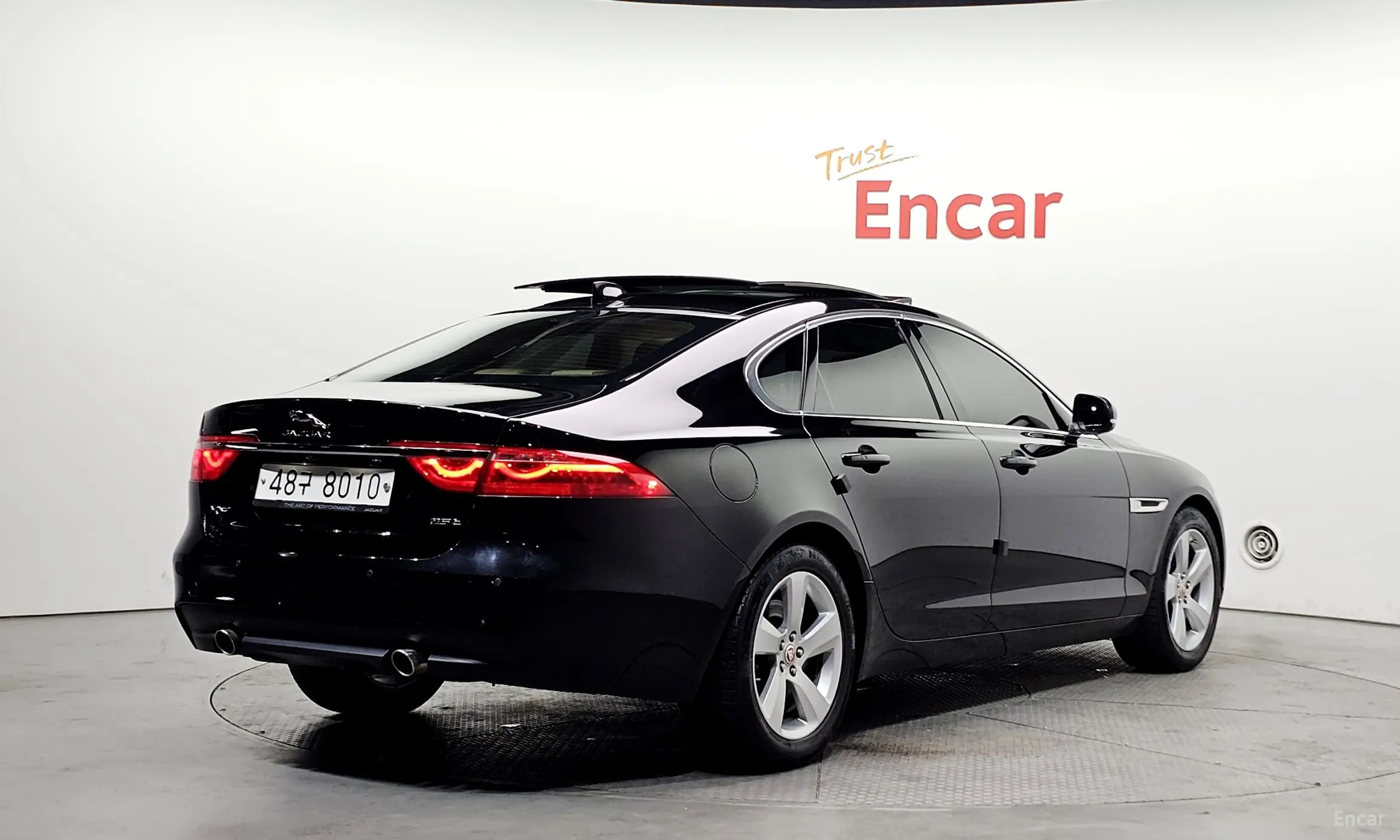 Jaguar XF (x260)