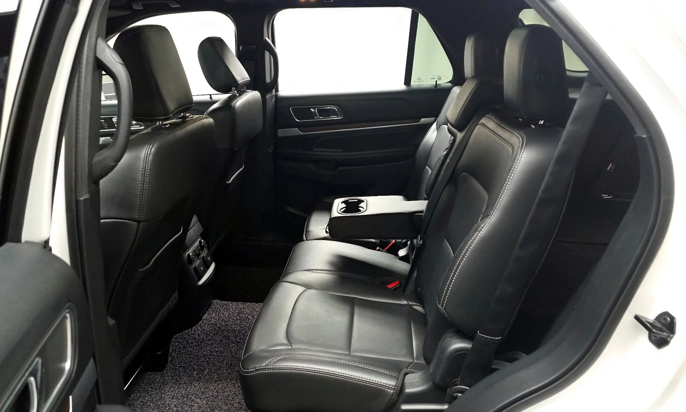 Ford Explorer превью 12