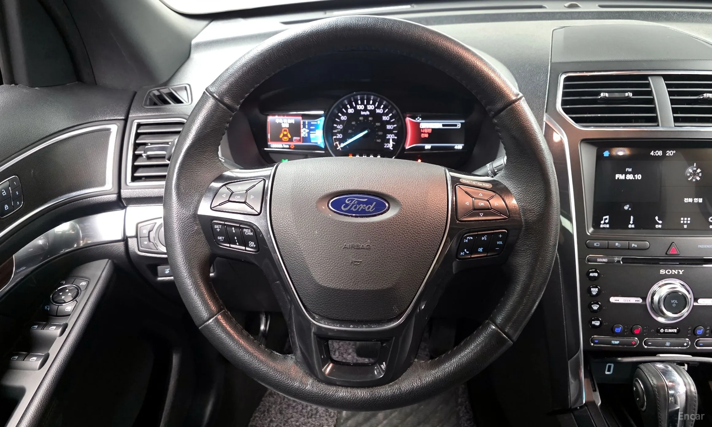 Ford Explorer превью 14