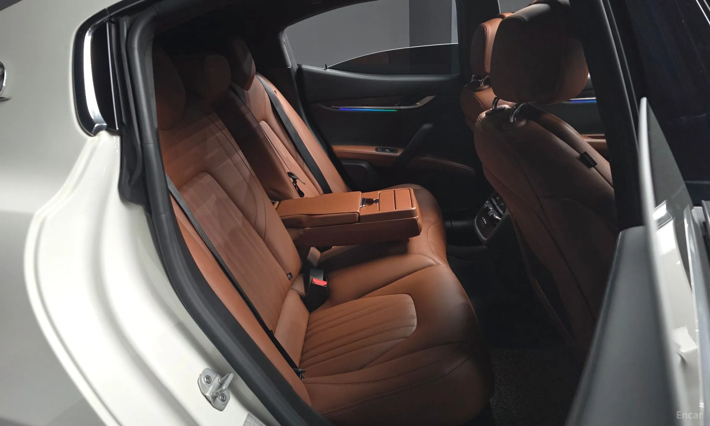 Maserati Ghibli превью 12