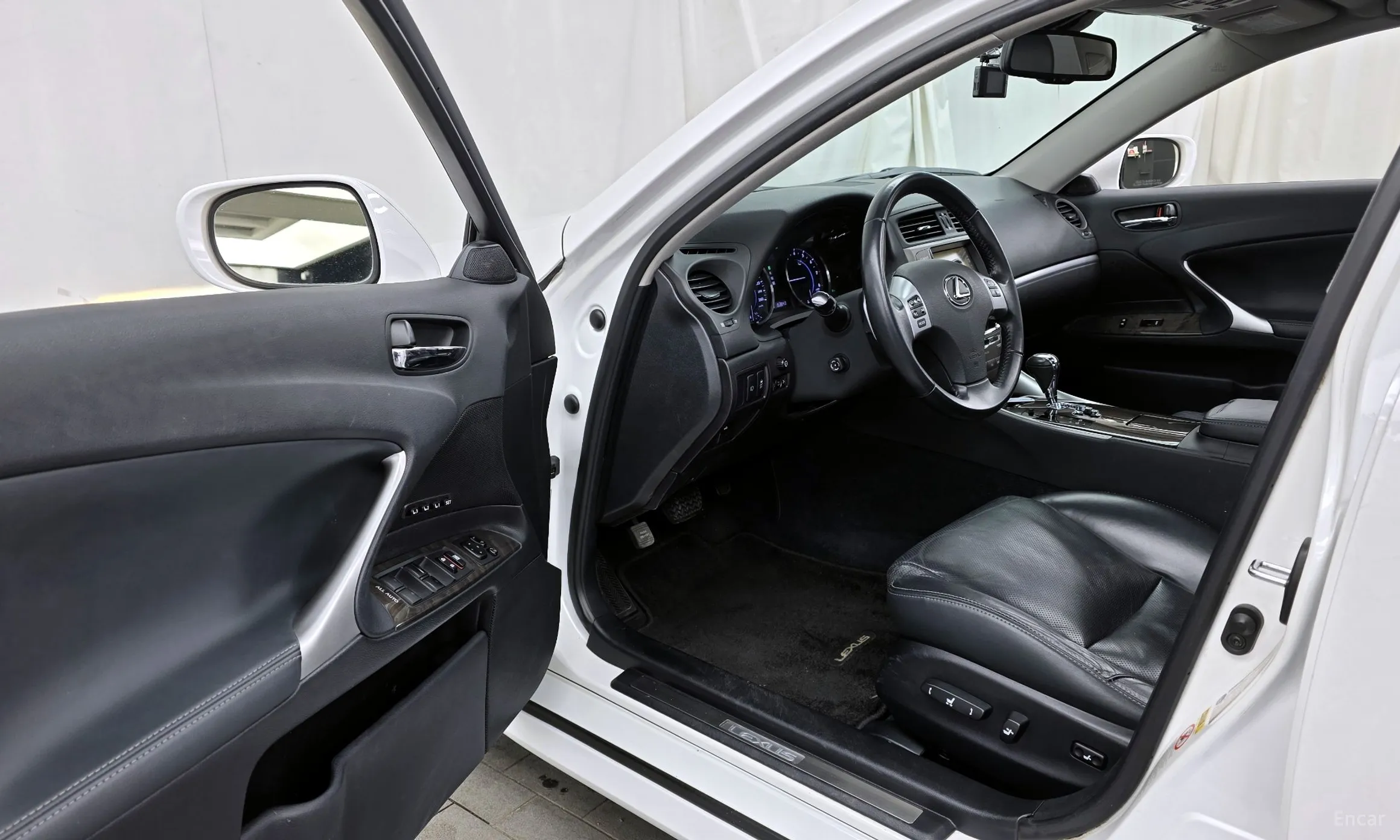 Lexus IS250 превью 10