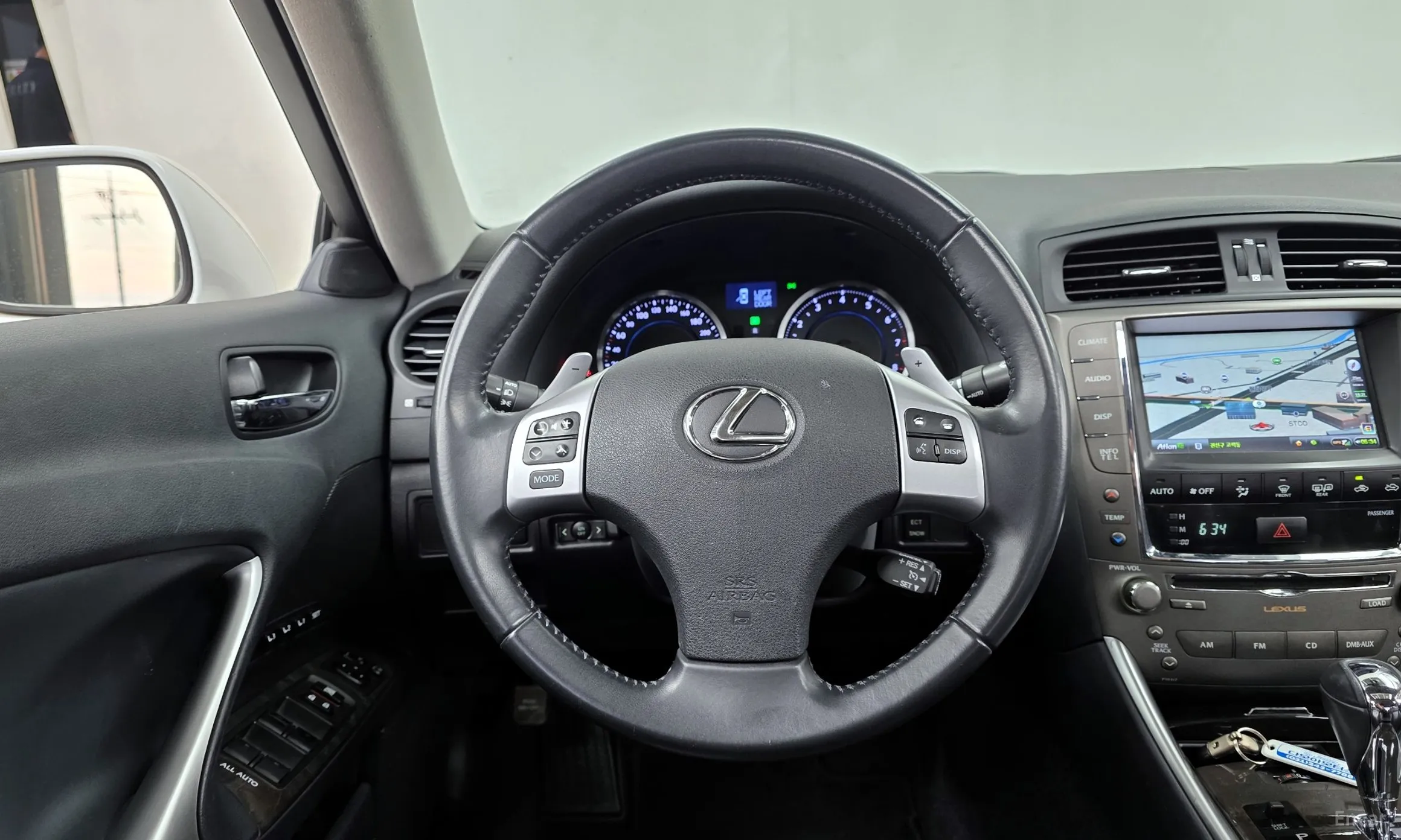 Lexus IS250 превью 13