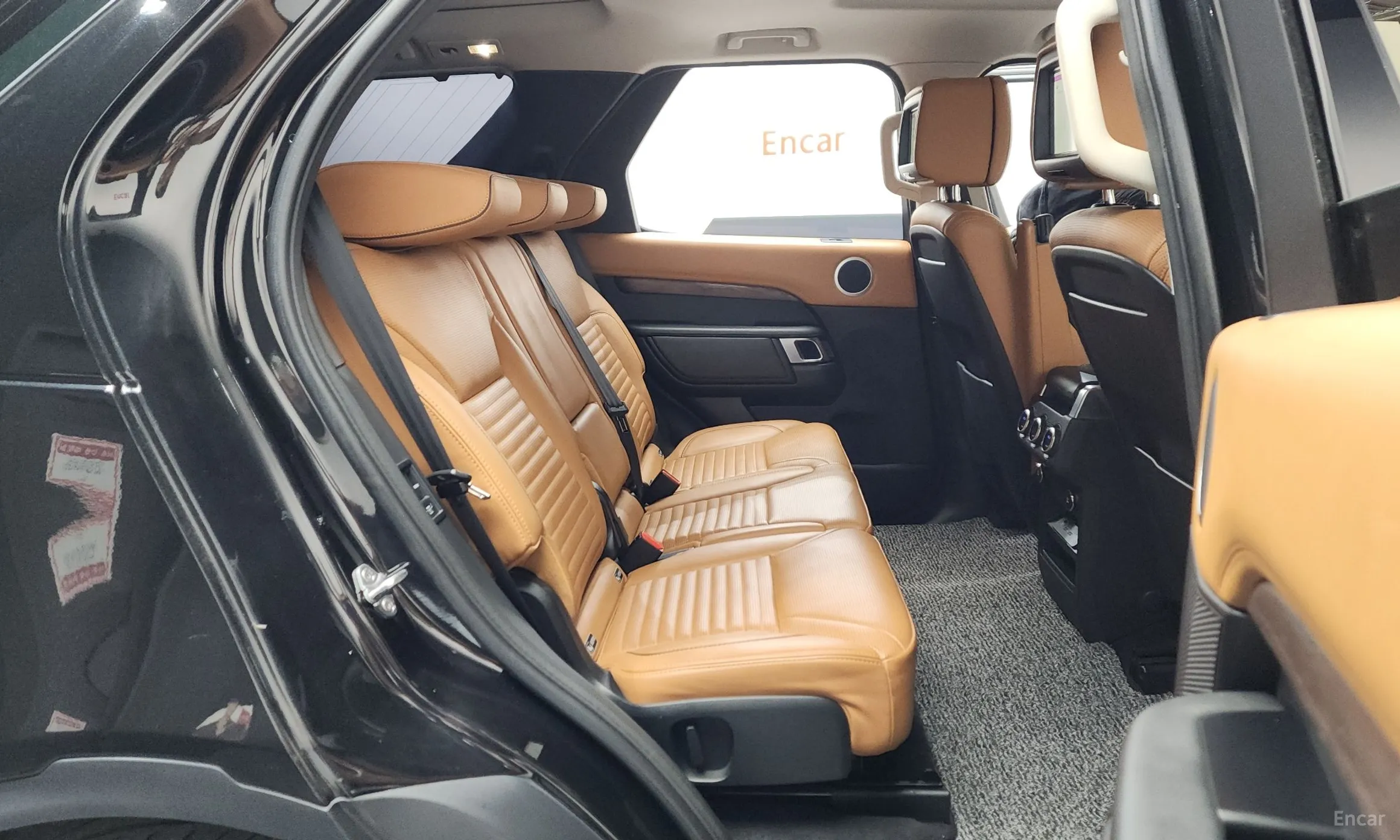 Land Rover Discovery 5 превью 11