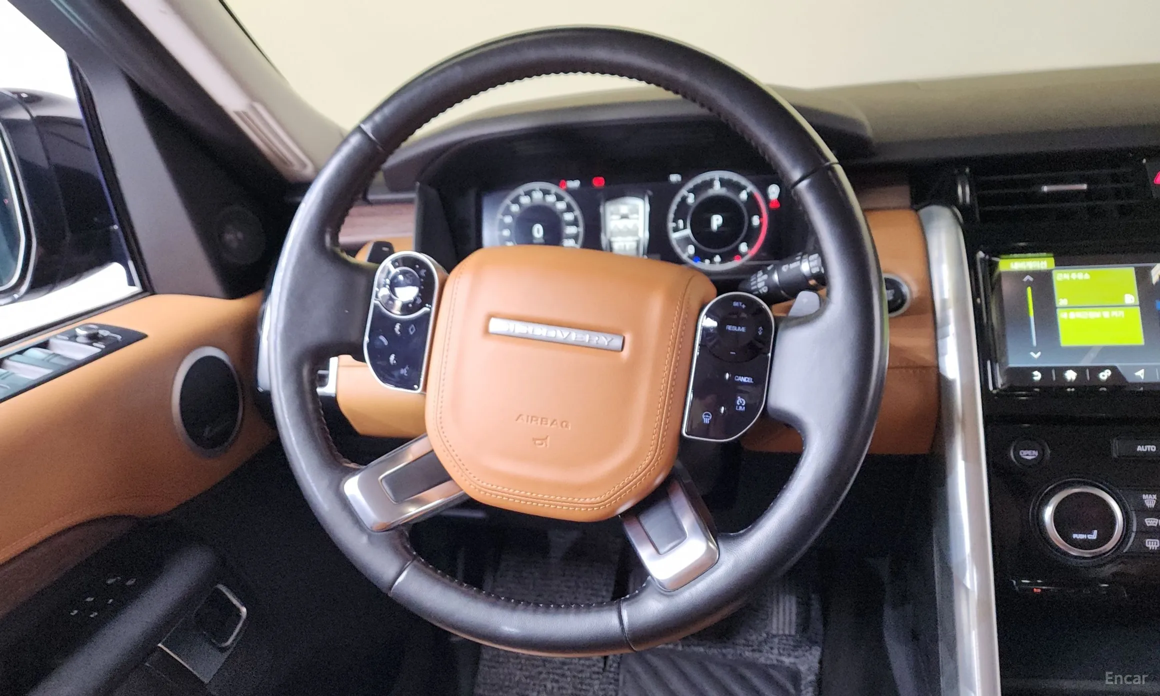 Land Rover Discovery 5 превью 12