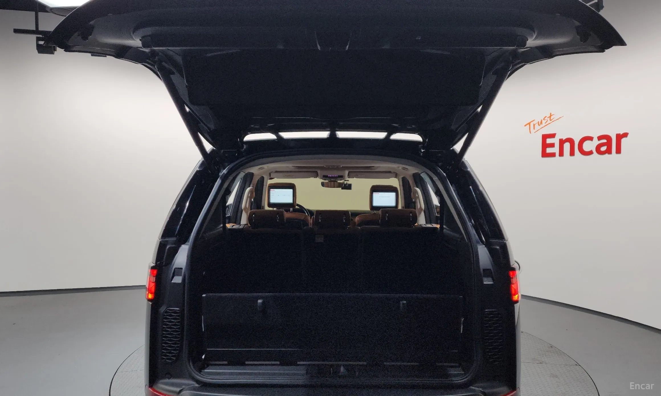 Land Rover Discovery 5 превью 19