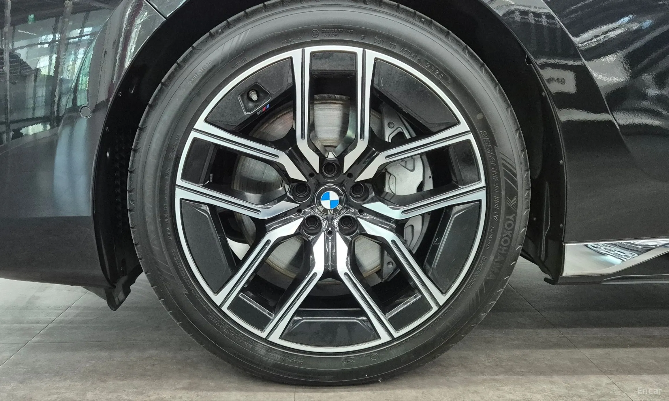 BMW 7 Series (G70) превью 5