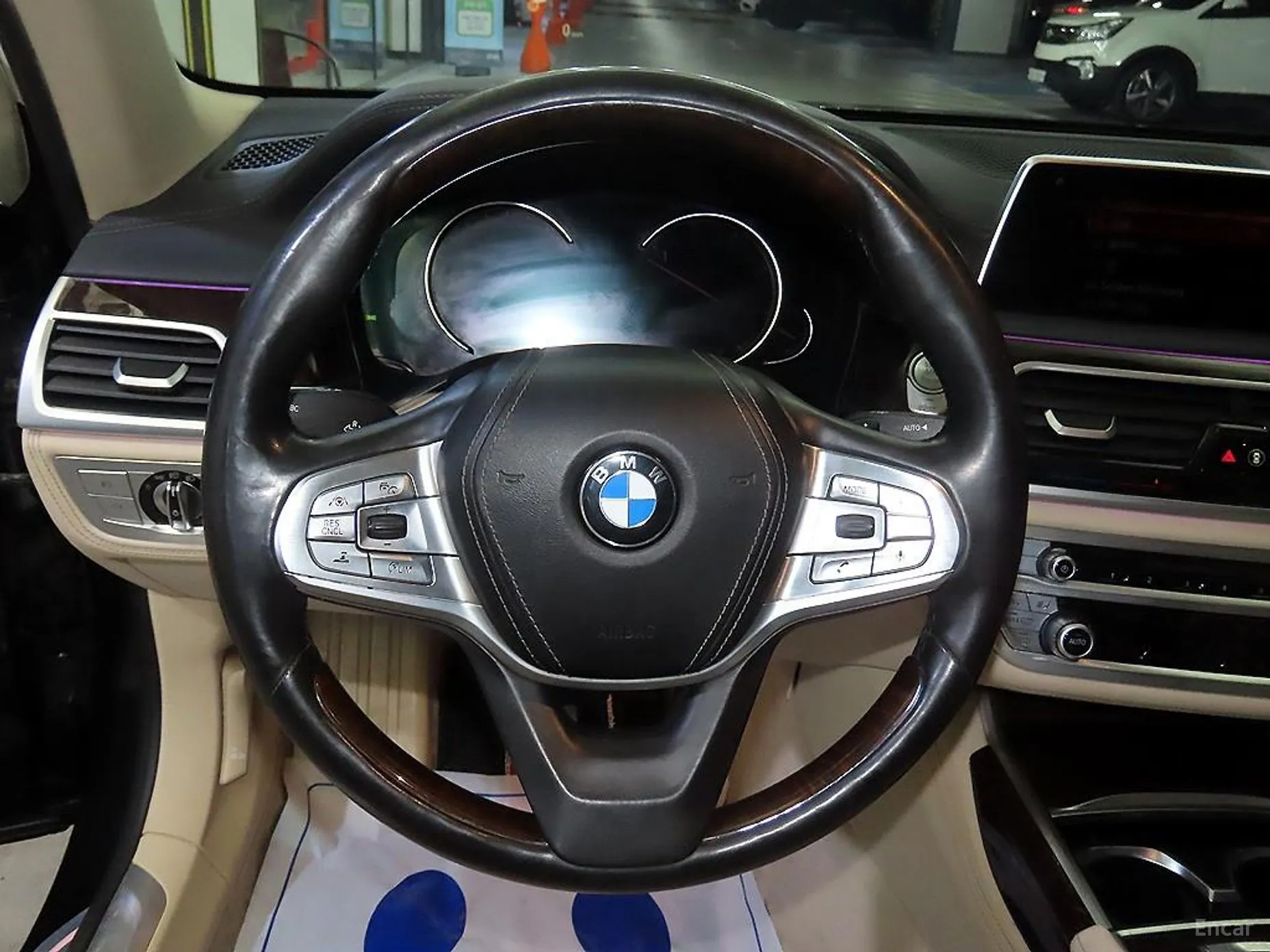 BMW 7 Series (G11) превью 12